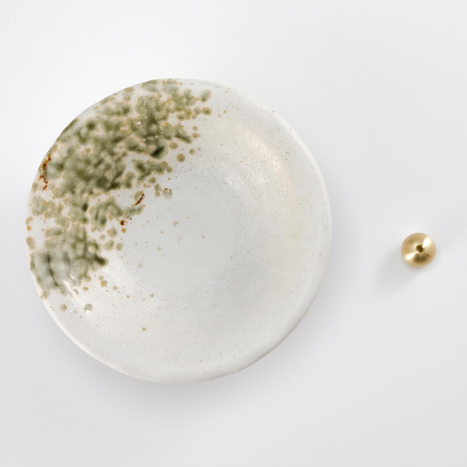 Asayu Japanese Small Incense Holder for Sticks 4.88 inch (124mm), Traditional Made in Japan Ceramic Ash Catcher and Brass Incense Burner Set - White