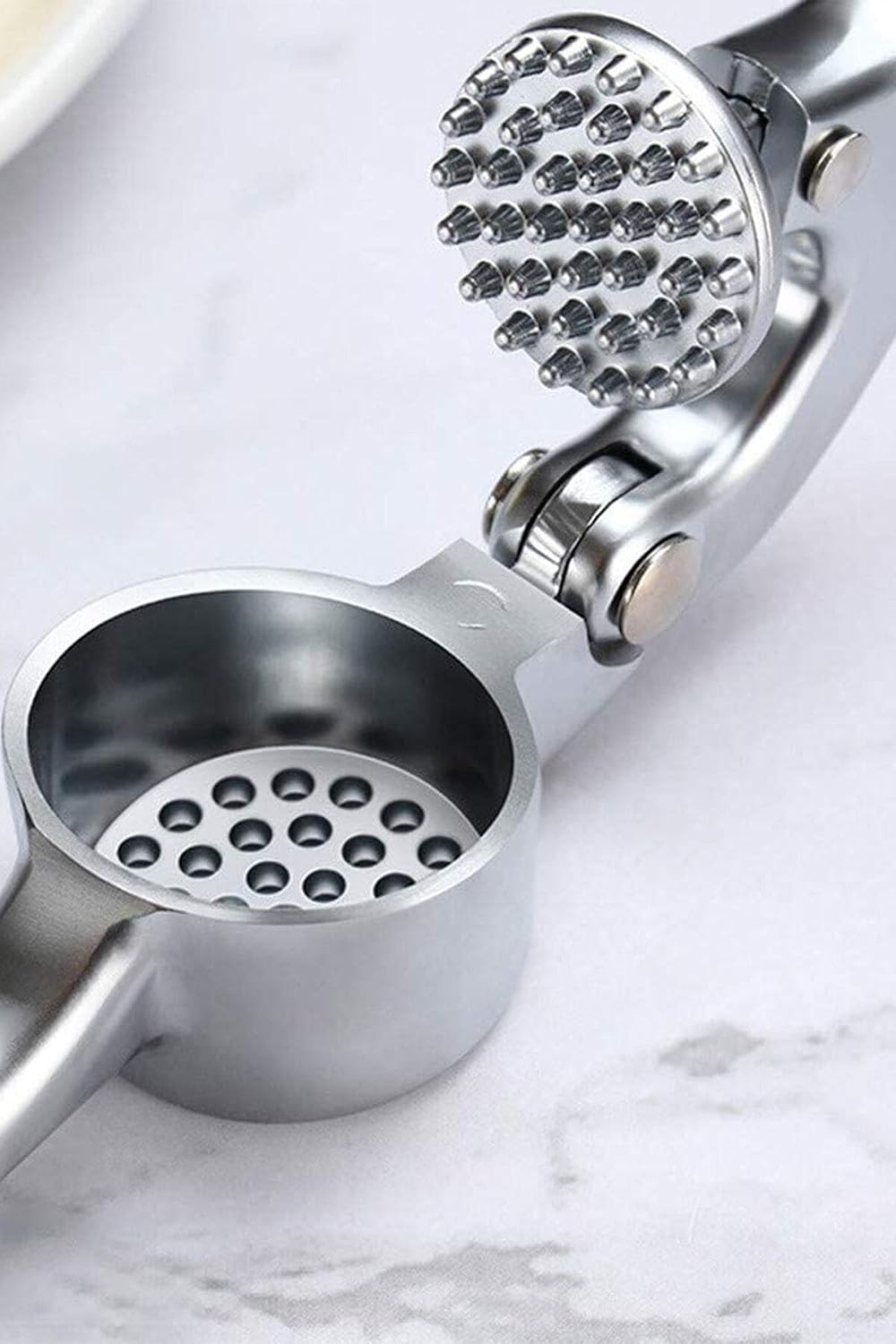 Garlic Press Stainless Steel - Round Garlic Crusher - Practical and Ergonomic Design for Effortless Mincing