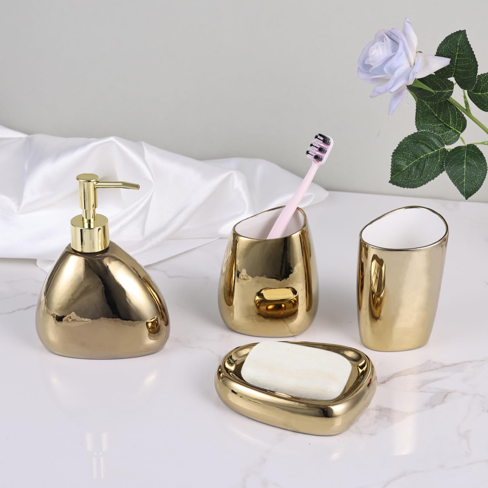 Elegante set da bagno in ceramica elettrolitica da 4 pezzi, dotato di dispenser per lozioni, tazza per collutorio, portasapone, portaspazzolino, set decorativo moderno per il bagno (oro)
