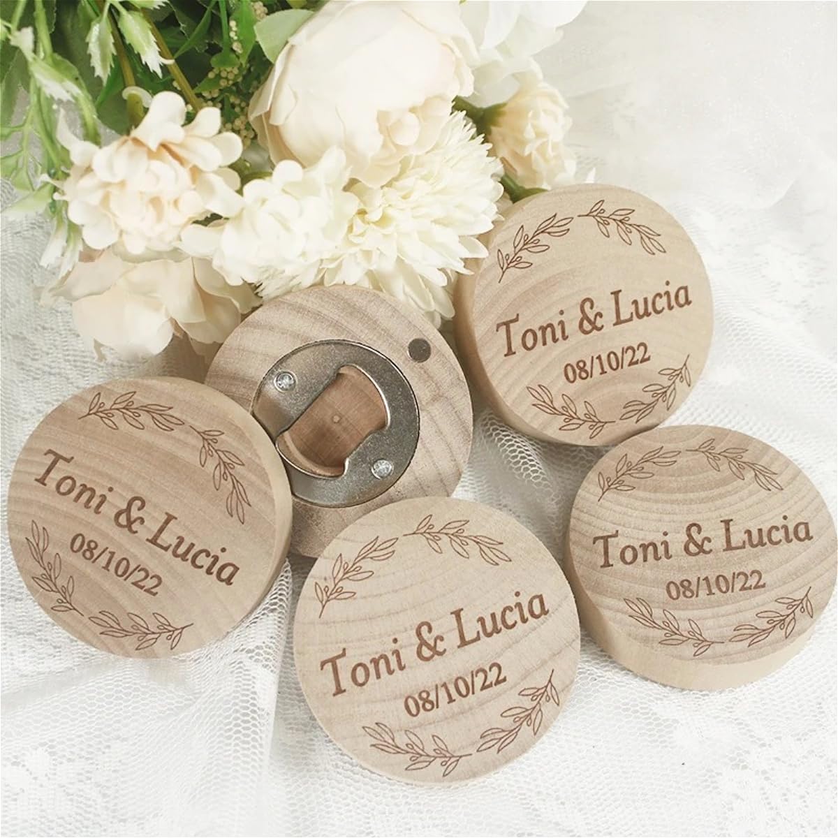 Abrebotellas de madera personalizado grabado redondo de madera abrebotellas de cerveza, dama de honor, recuerdos de boda (50 unidades)