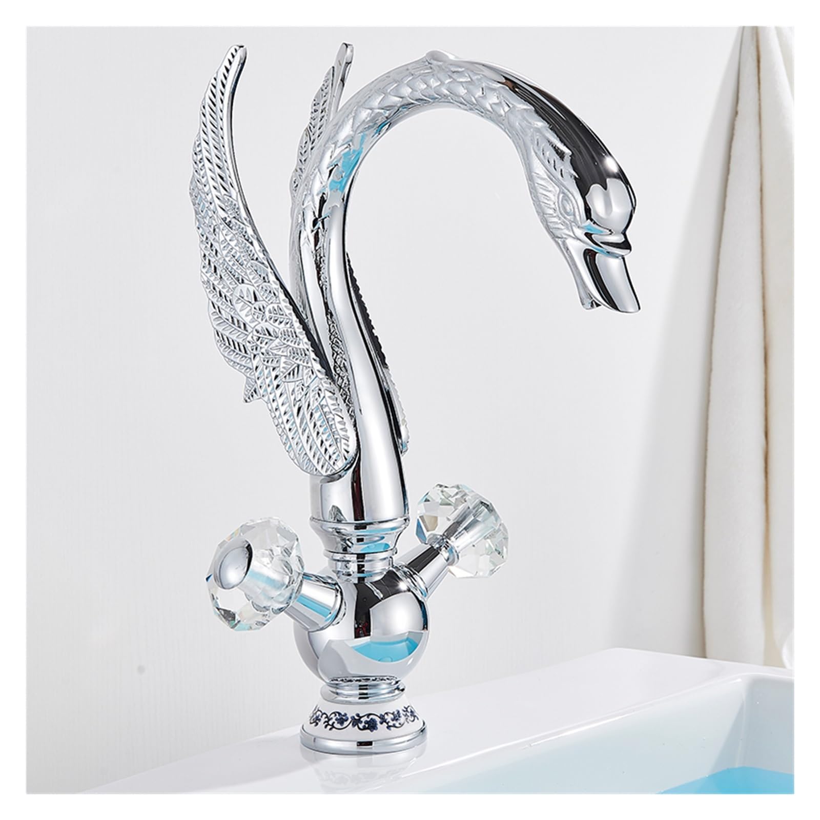 Grifo de lavabo de cisne negro dorado en latón para un baño de lujo