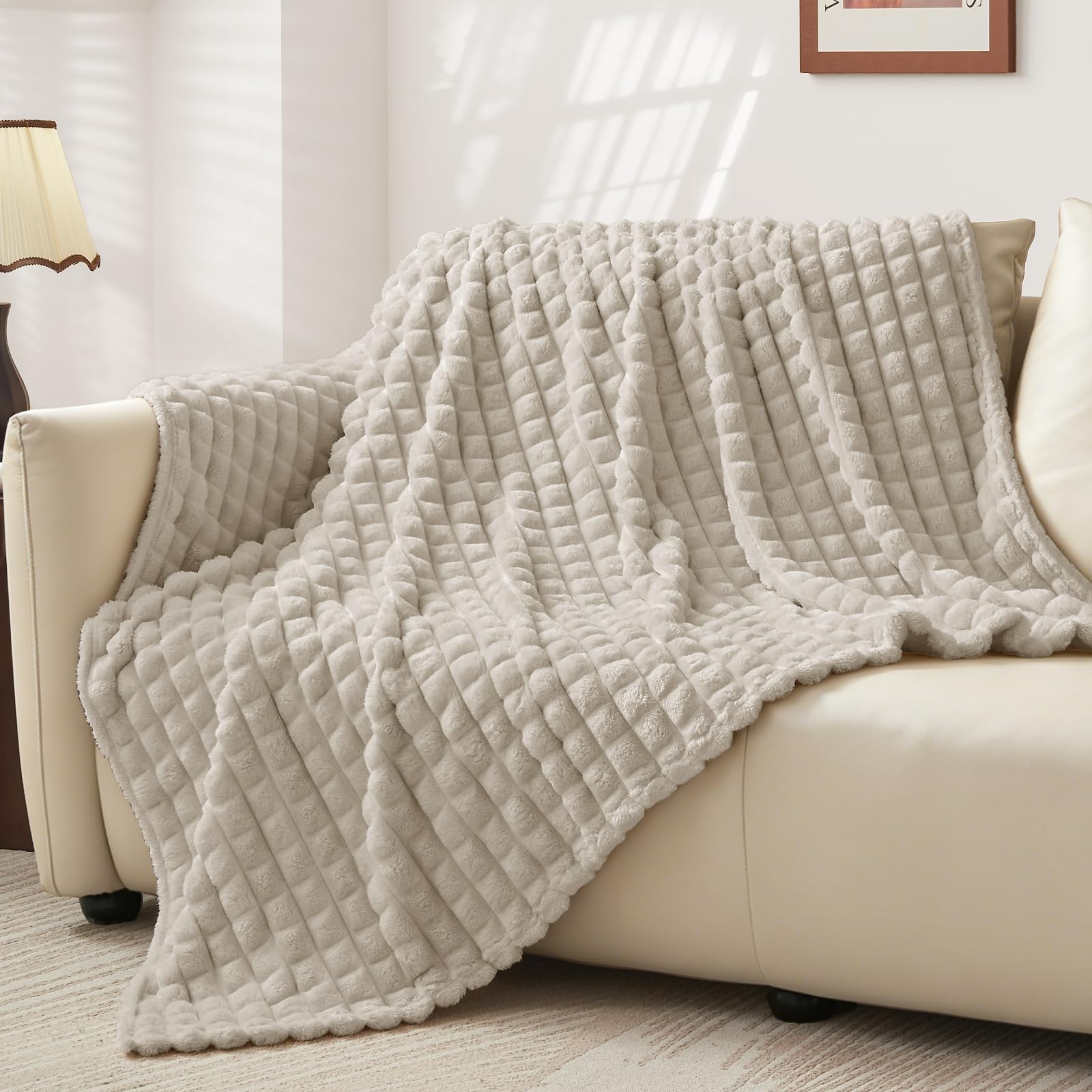 BEDELITE Fluffy Fleece Twin Blanket - Linen Beige Couch Throw Checkered Design Soft Cosy Warm Blankets for Double Bed, Gifts for Women
