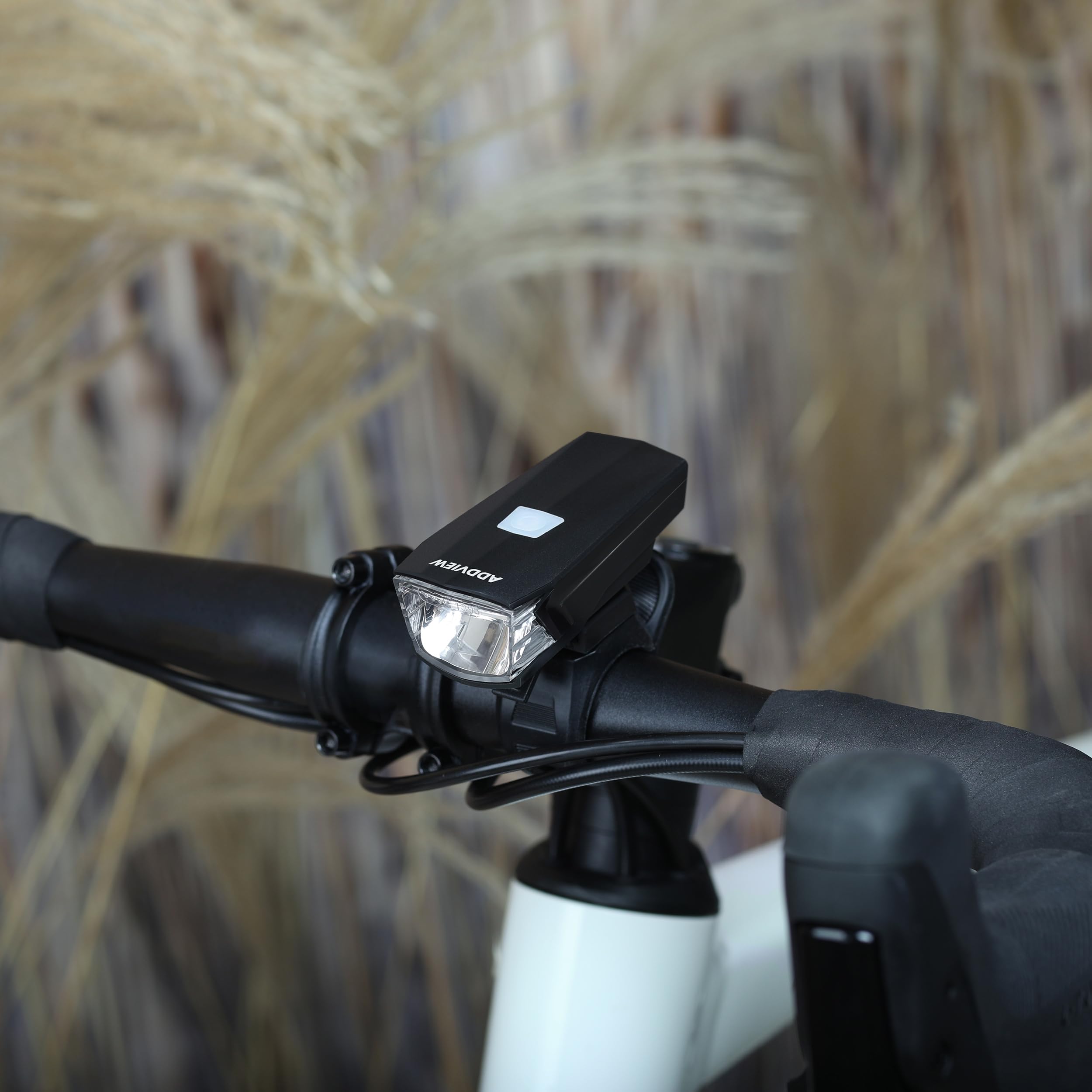 ADDVIEW Fahrradlicht-Set Brilliance – LED Frontlicht 30 Lux mit Akku & Rücklicht mit Batteriebetrieb, StVZO zugelassen, IP65 wasserdicht, kabellose Verbindung, werkzeugfreie Montage, 110 m Reichweite