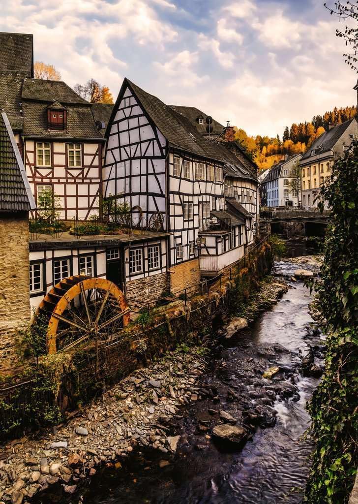 Ravensburger Puzzle 12000792 - Monschau in The Eifel - 1000 Pieces Puzzle for Adults and Children from 14 Years
