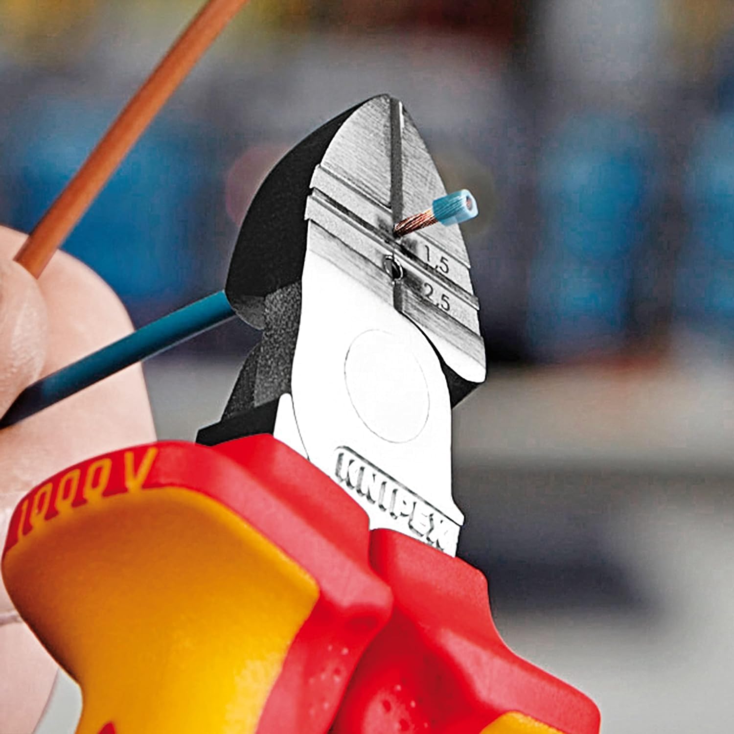 Knipex Pince à dénuder coupante de côté chromée isolées par gaines bi-matière, certifiées VDE 160 mm, 14 26 160