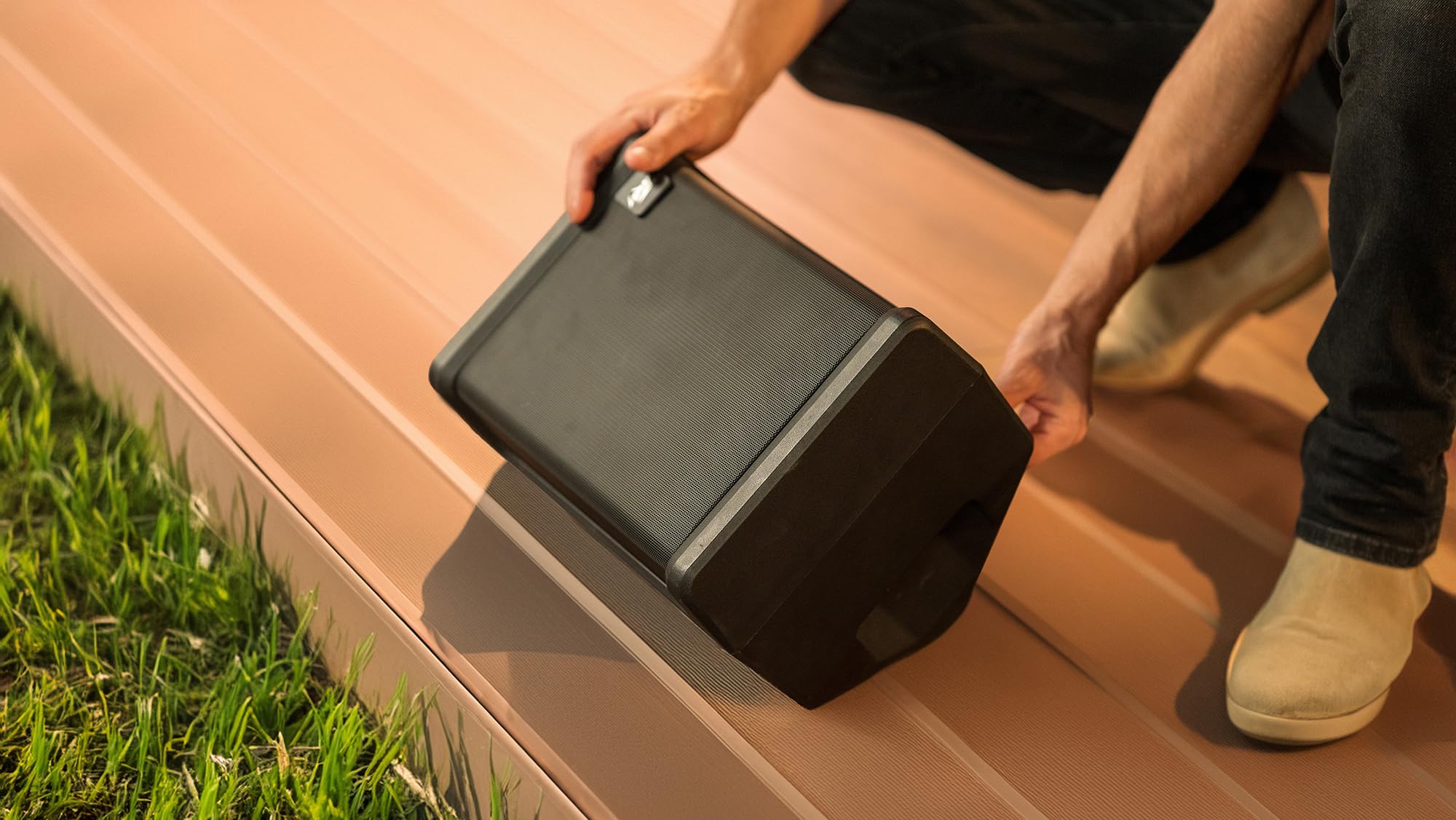Peavey Solo® Amplificateur de sonorisation Portable alimenté par Batterie et Busking, autonomie de 10 Heures, Bluetooth, 4 canaux, léger, Batterie Rechargeable Rapide, entrée Guitare, réverbération