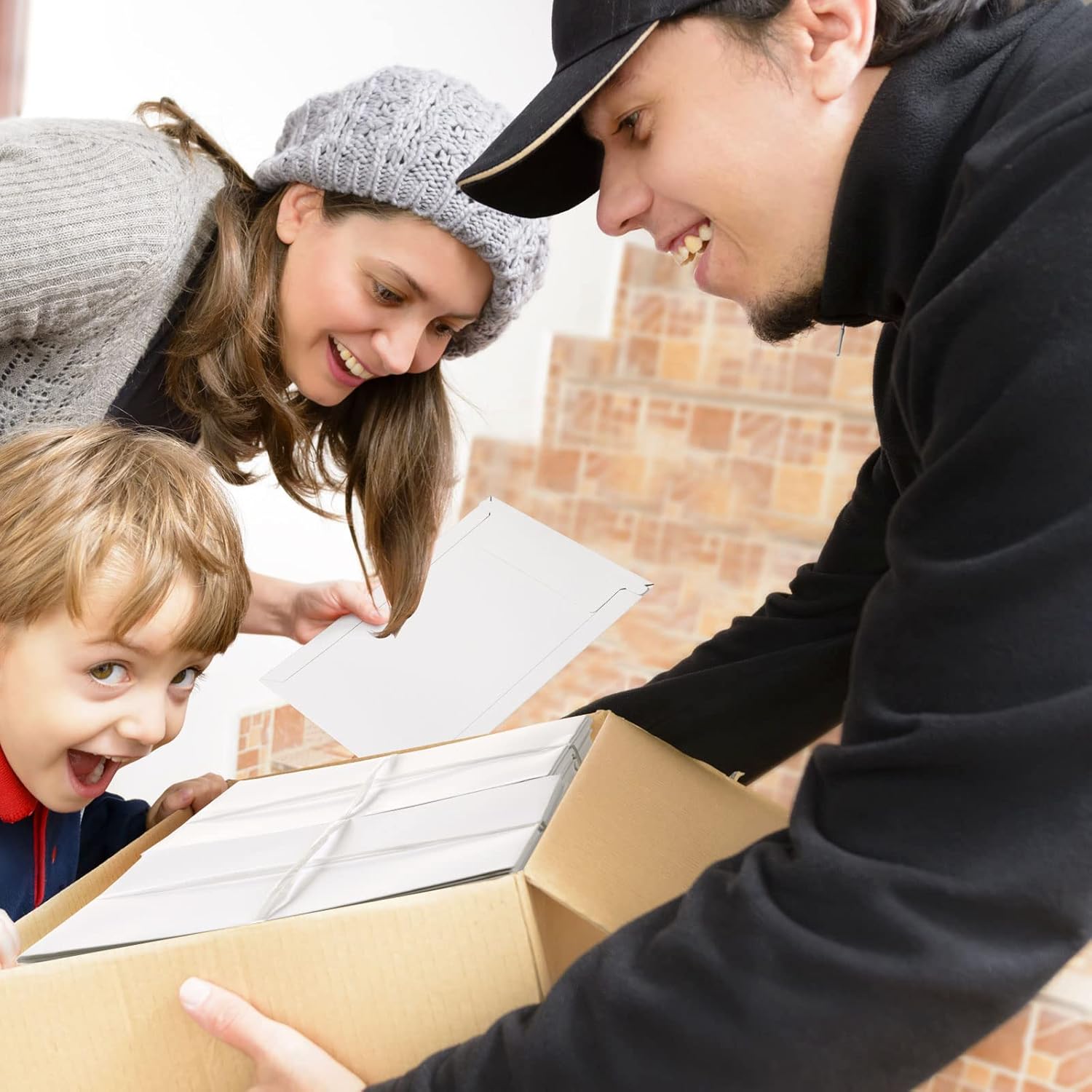 Fainne 200 Pcs 6 x 8 Inch Rigid Mailers Self Adhesive Seal Photo Document Mailers 250gsm Keep Flat White Photography Cardboard Envelopes for Shipping Cd, Photo, Gift Card, Document, Paper - Image 6