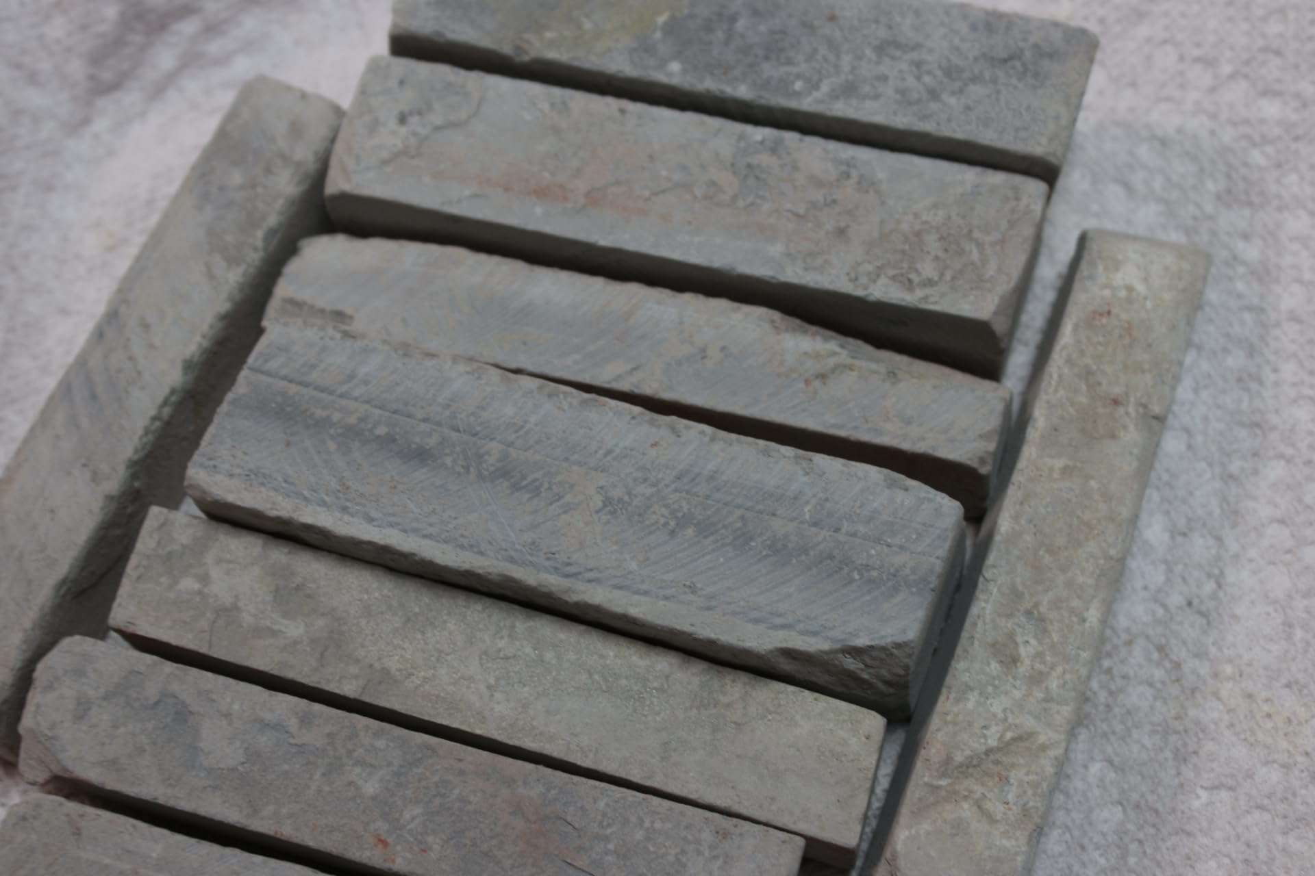 Viaana's Black/Grey Slate Blocks - Slate Pencils Chalks - 200 Count - Broad Point - 200g - Stone Material - Tactile Experience - Unisex - Adult