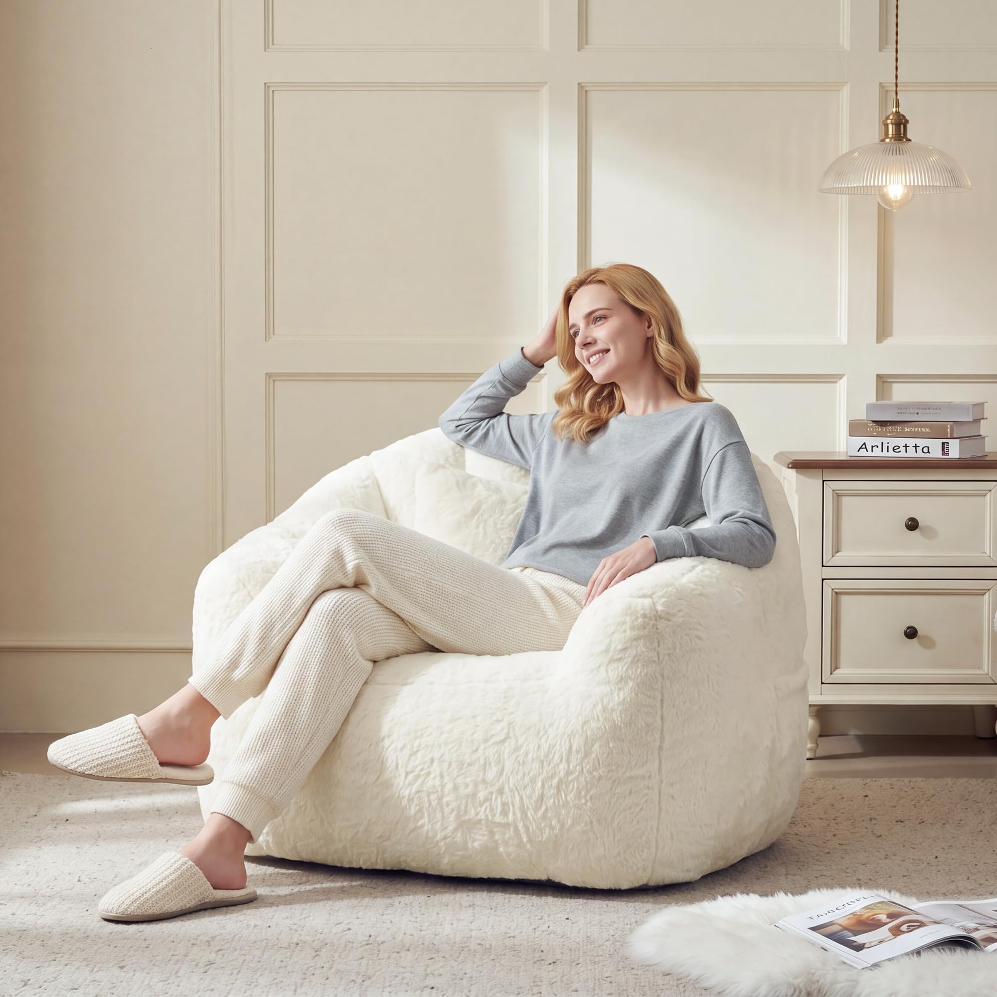 Sitzsack für Erwachsene, Flauschiger Loungesessel aus Kunstfell mit Kissen, Belastbarkeit bis 160 kg, Vakuumverpackt & ohne Montage, für Wohnzimmer, Schlafzimmer, Balkon, Weiß