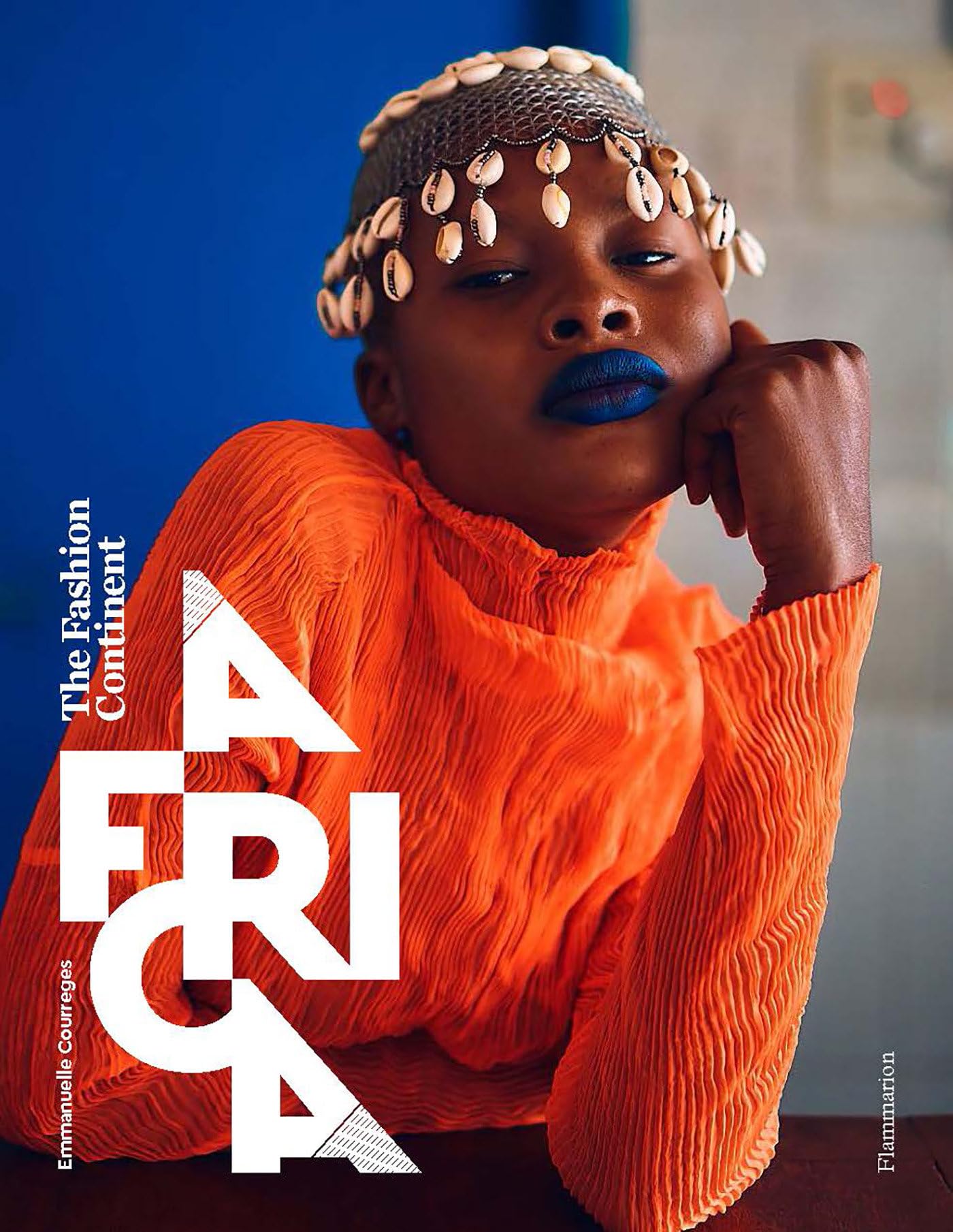 Africa: The Fashion Continent Hardcover – 9 Dec. 2021