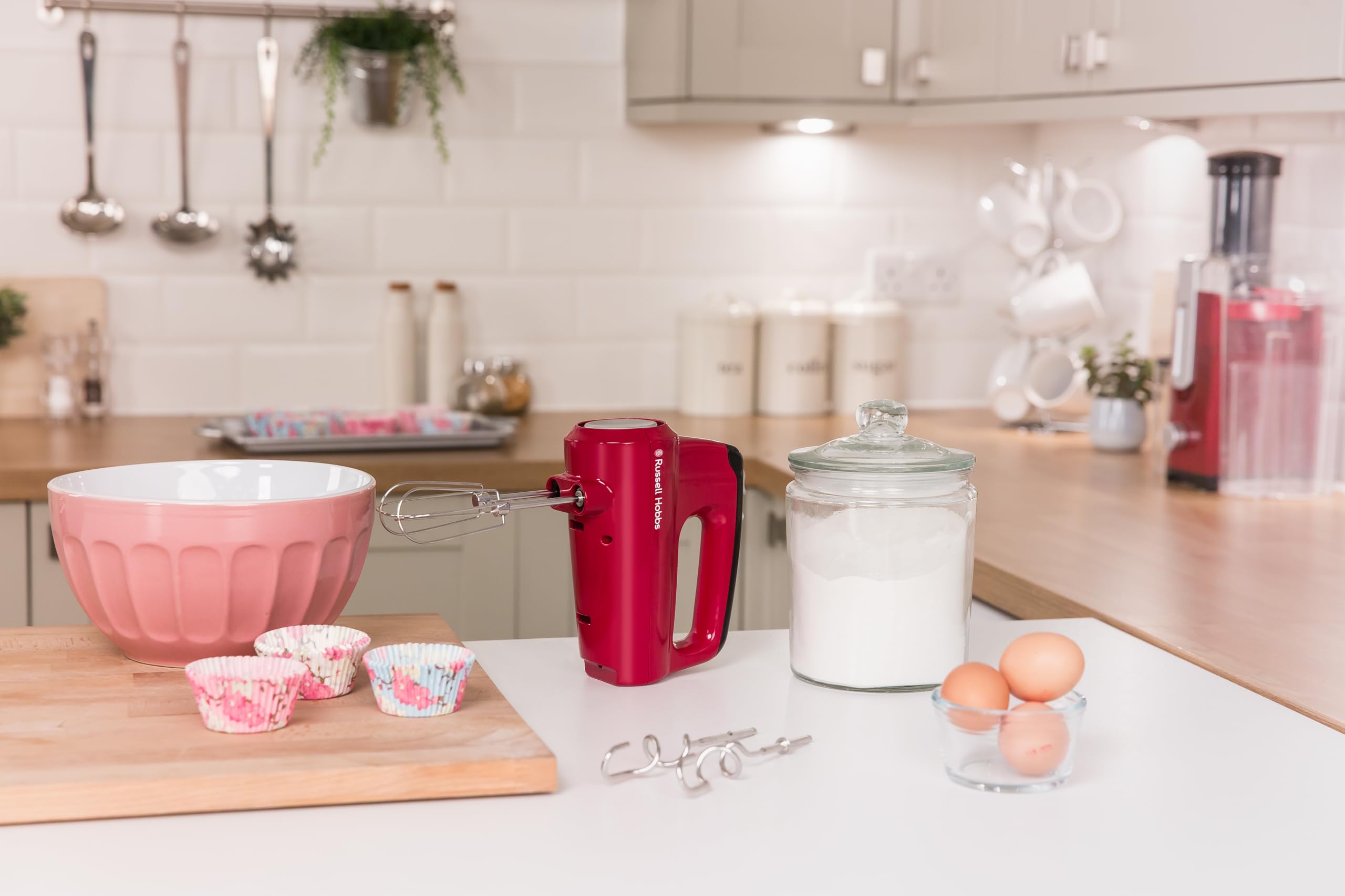 Russell Hobbs Sbattitore Elettrico Rosso - 5 impostazioni di velocità e Funzione turbo - 2 fruste e ganci per impastare lavabili in lavastoviglie, Posizione di parcheggio verticale, Desire 24670-56