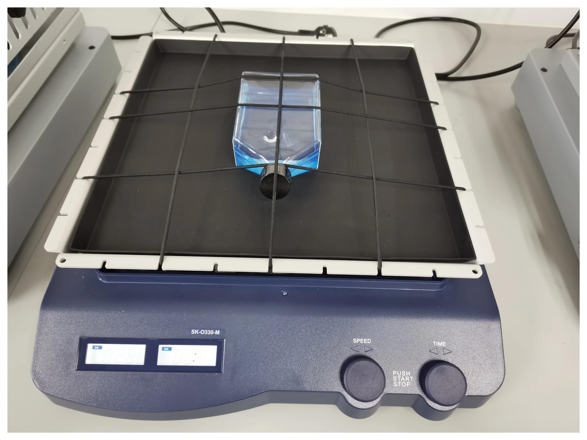 Labor-Rotationsoszillator, OEM Lab Tragbarer Mini-LCD-Kontinuierlicher Timerbetrieb Traglast 3 kg Mischrührer Rotierender Schütteloszillator Orbitalschüttler