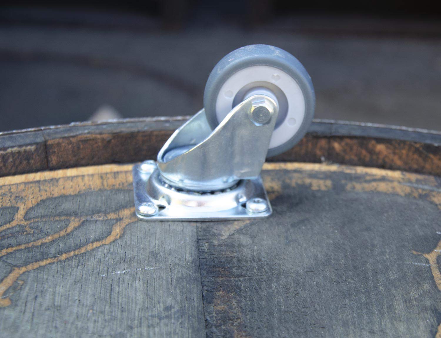 Temesso Halbes Fass rund aus einem original schottischen Whiskyfass - geölt (Geölt - mit Schlaufen und Rollen)