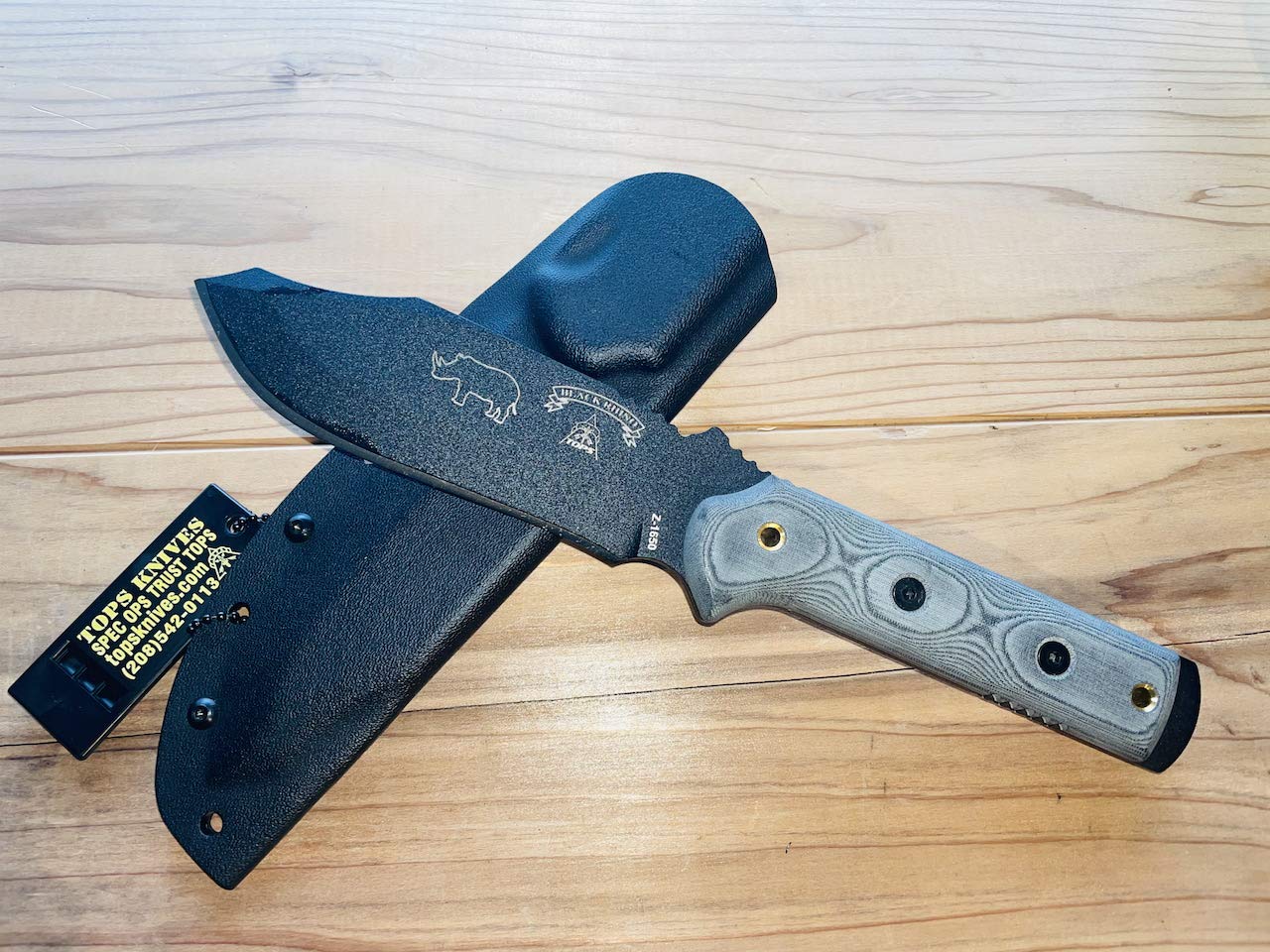TOPS KNIVES タクティカルナイフ