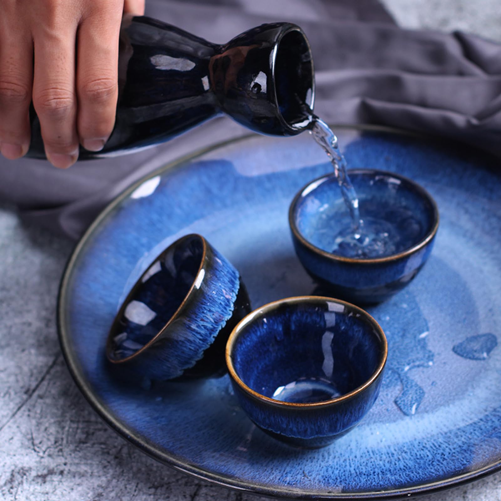 Juego de Sake Japonés de Cerámica, 5 Piezas Sake Set, Sake de Cerámica Japonesa Tradicionales, jarra de sake con 4 tazas de sake, Ideal para el hogar, el salón de té, la oficina y el restaurante