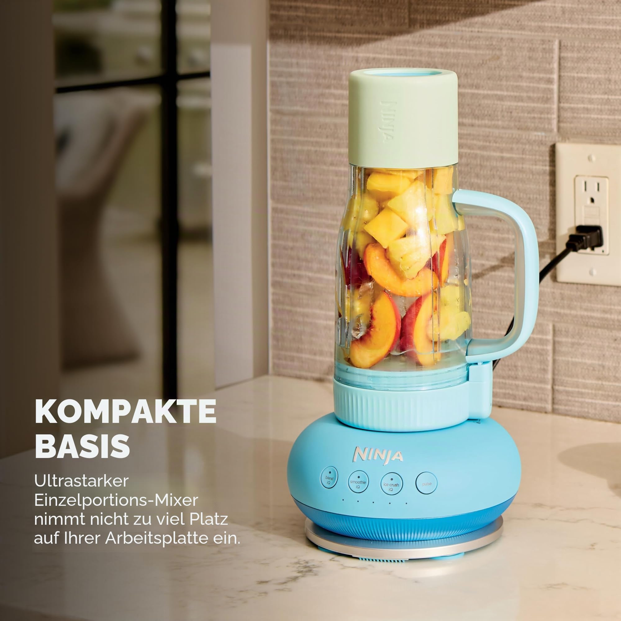 Ninja Blendboss Persönlicher Entsafter für Smoothies und gefrorene Getränke, 670 ml, Reisebecher mit auslaufsicherem Deckel, Trinköffnung und abnehmbarem Strohhalm, Auto-iQ-Technologie, 1200 Punkte