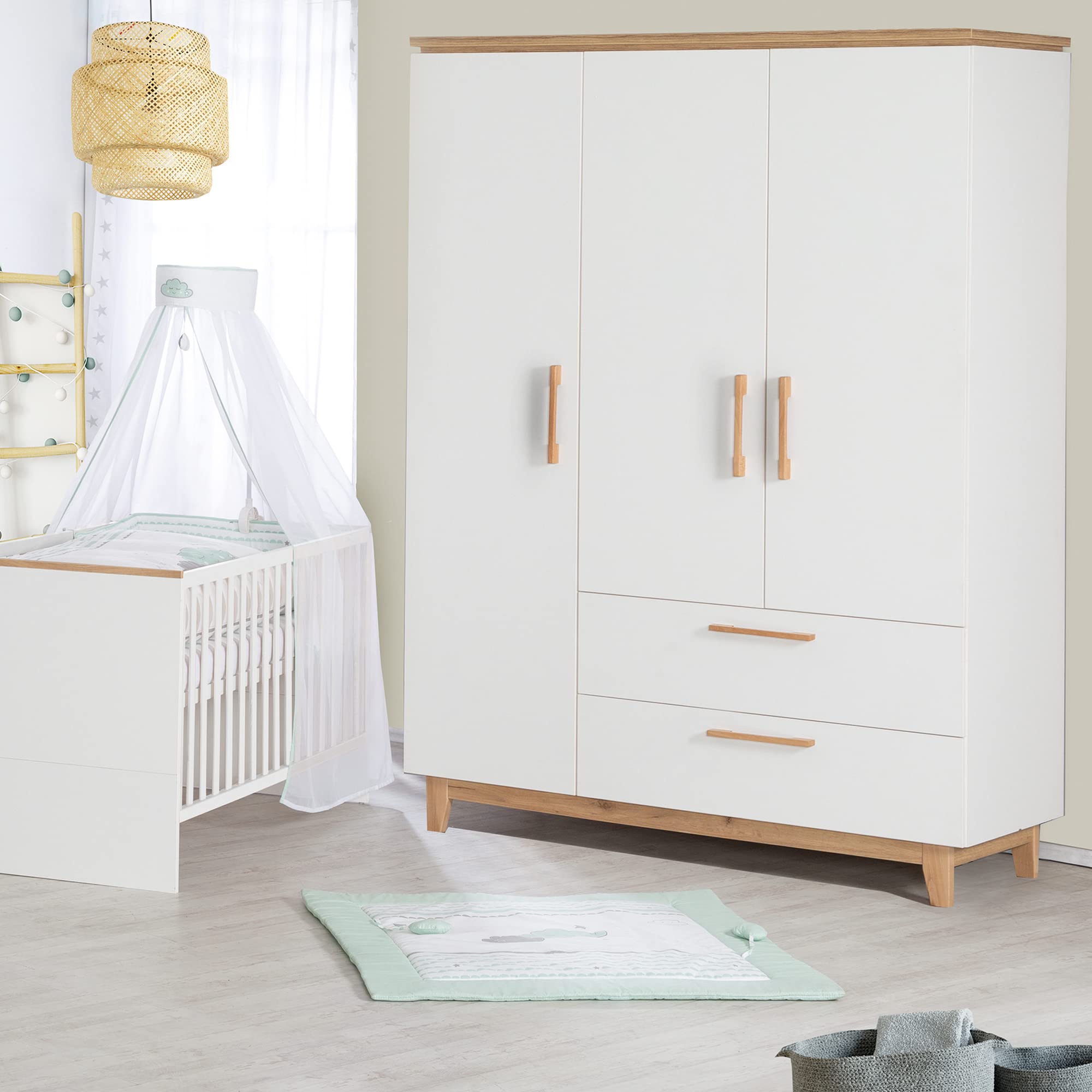 roba Kleiderschrank Finn 3 Türen 2 Schubladen weiß Soft Close-Technik Drehtürenschrank