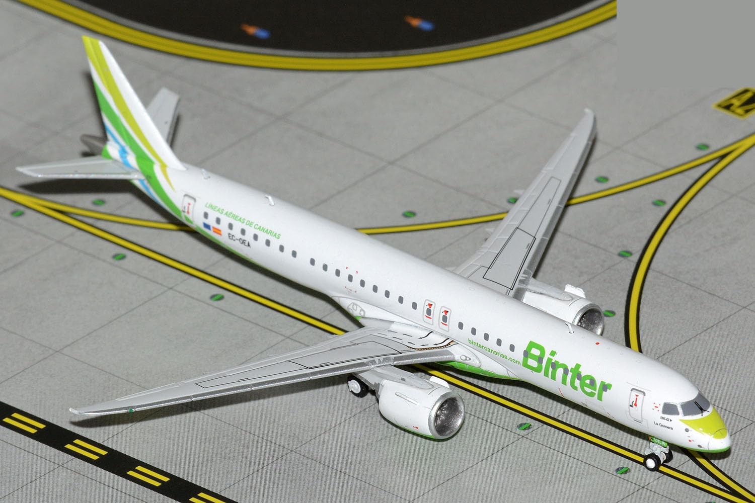 GeminiJets GJIBB2281 Binter Canarias Embraer 195 EC-OEA; Scale 1:400