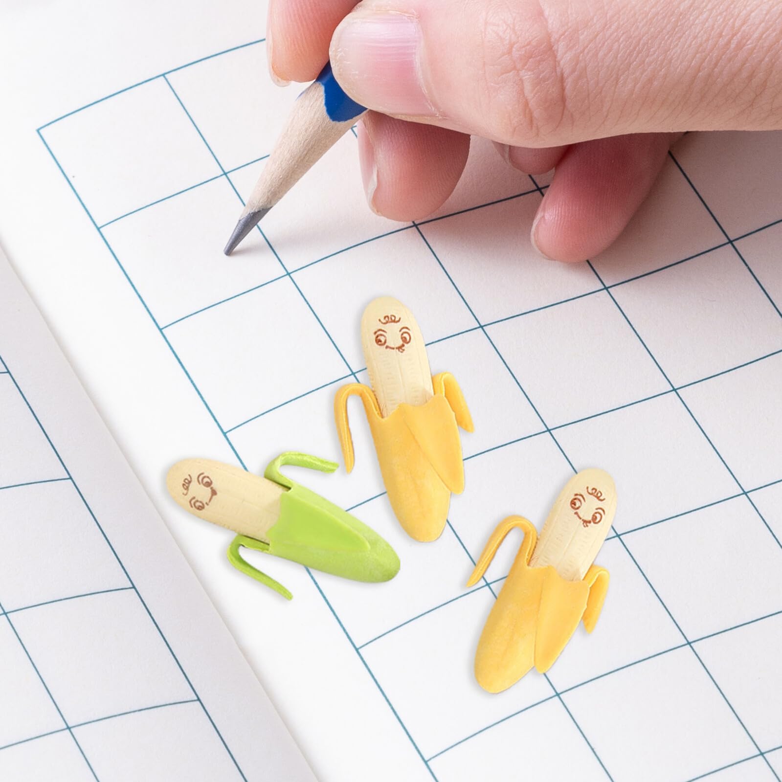 PLAFOPE 70 Pezzi Gomma Banana Morbida Mini Gommini Forma di Frutta Cancella Pulito Senza Danneggiare Accessori Scuola e Ufficio per Premi in Classe e Party Favor