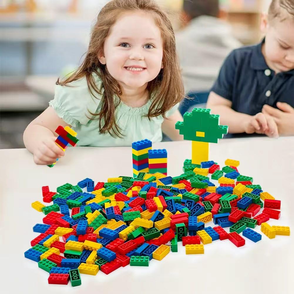 Taken All 300Pieces Classic Building Bricks Blocks Toy Set 2x4 MOC Building Basic Bricks Parts and Pieces Compatible with Major Brands Construction Toys for Kids 6 yr+ (Red, Yellow, Blue, Green)