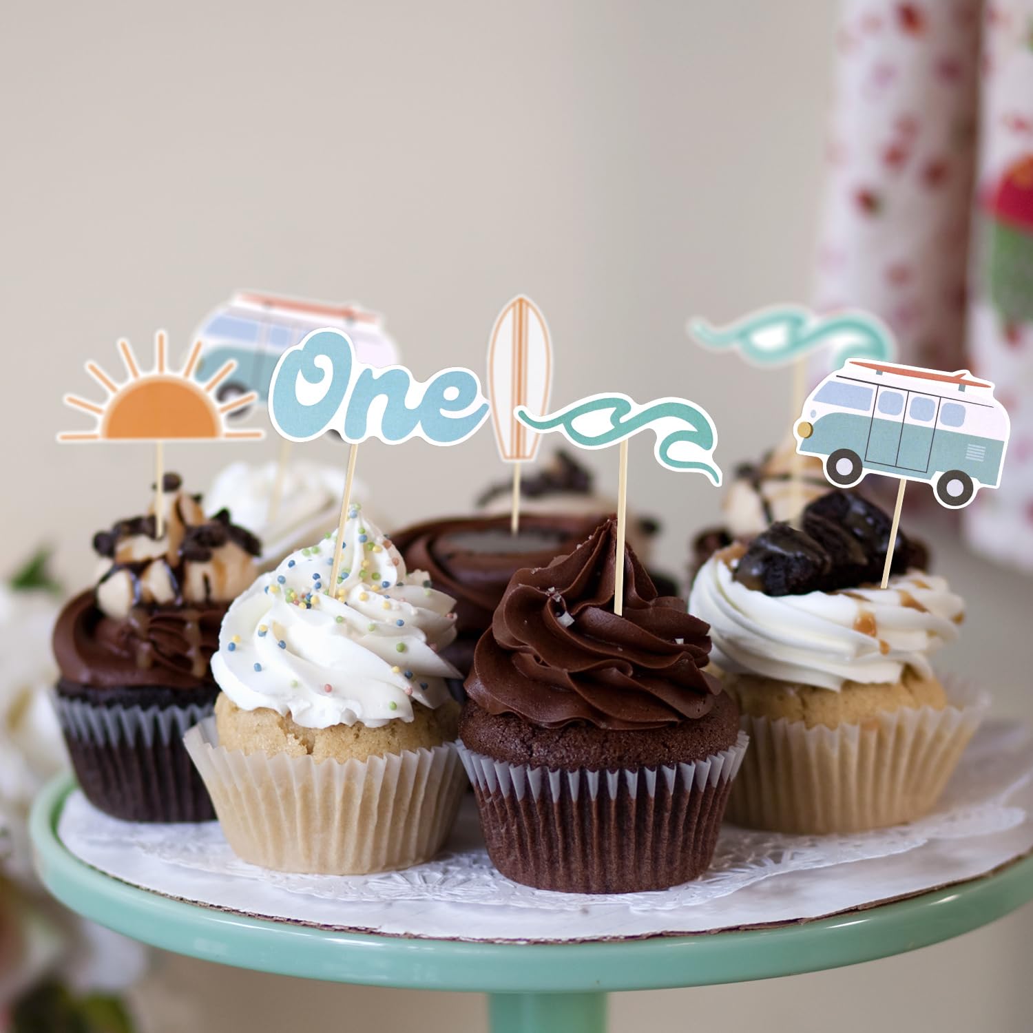 25pcs Décoration de Gâteau de Surf en Forme de Vague, 5 Styles Décoration de Gâteau Big One Soleil Voiture Planche de Surf Vague Décoration de Fête du Premier Anniversaire pour Anniversaire