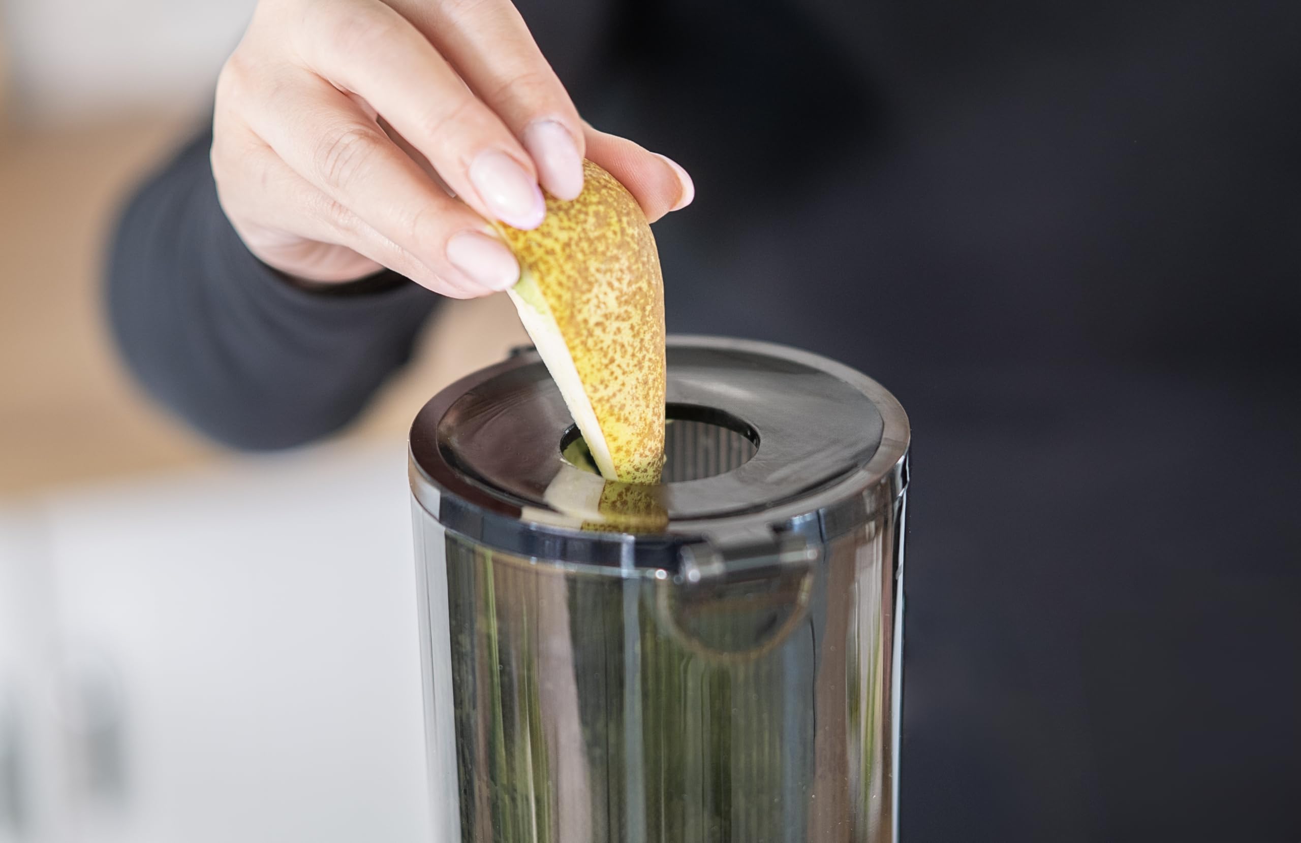Unold 78275 Slow Juicer Sam, Entsafter mit großem Einfüllschacht und 300W Motor für Obst, Gemüse, Smoothies und Sorbets, mit 110 mm Einfüllöffnung, Leicht zu Reinigen, 800ml Fassungsvermögen