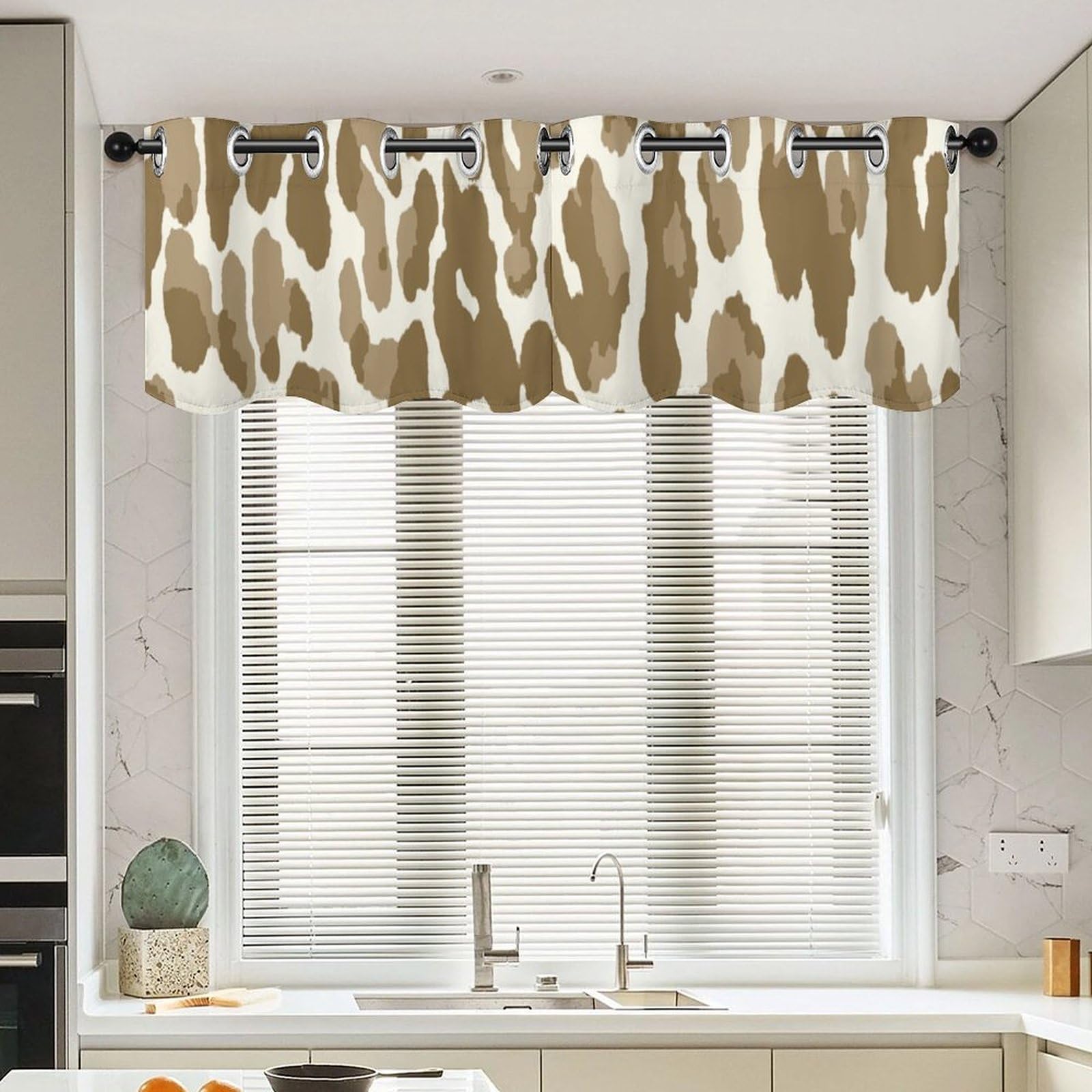 Rideaux de fenêtre léopard marron pour habiller votre cuisine et salon avec style