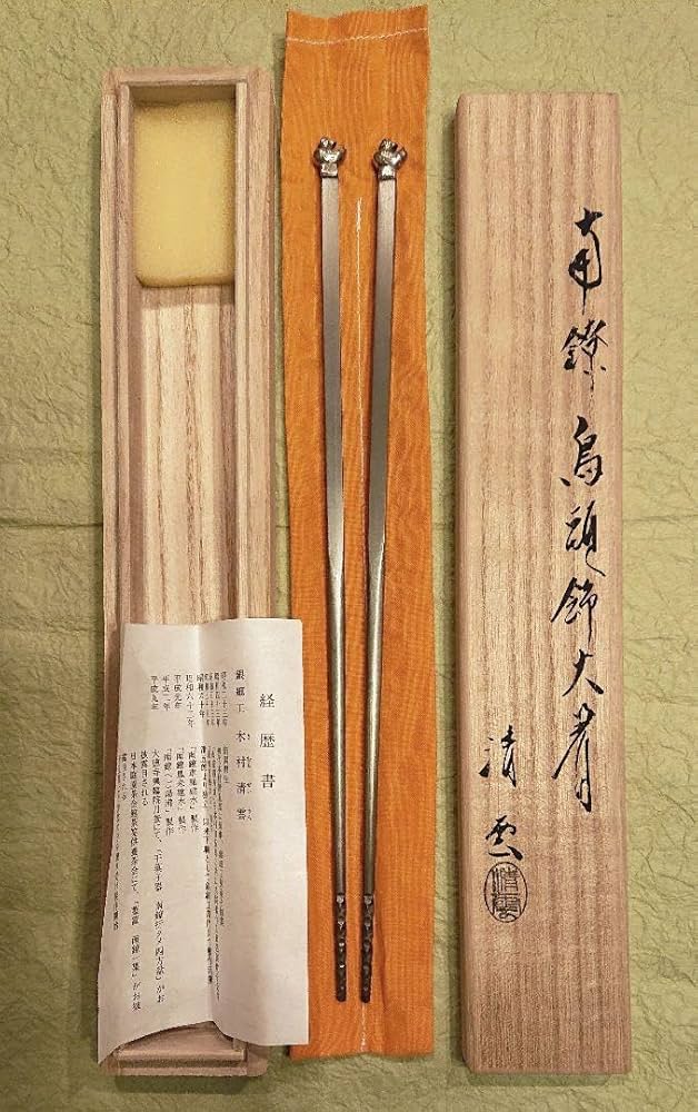 茶道具　徳全造　黄銅　鳥頭飾　火箸　共箱　C　6258 茶道具 徳全造 黄銅 鳥頭飾 火箸 共箱 C 6258