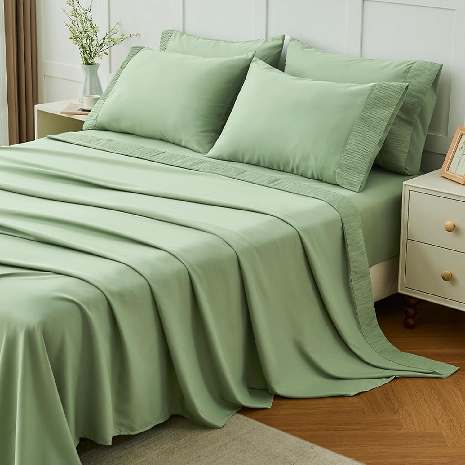 FUANNA Queen Sheet Set 4 Piece - Breathable Queen Sheets, Cooling & Soft Queen Size Sheets, Hotel Washed Microfiber Sheets with 1 Fitted Sheet, 1 Flat Sheet & 2 Pillowcases for Women, Men, Sage Green