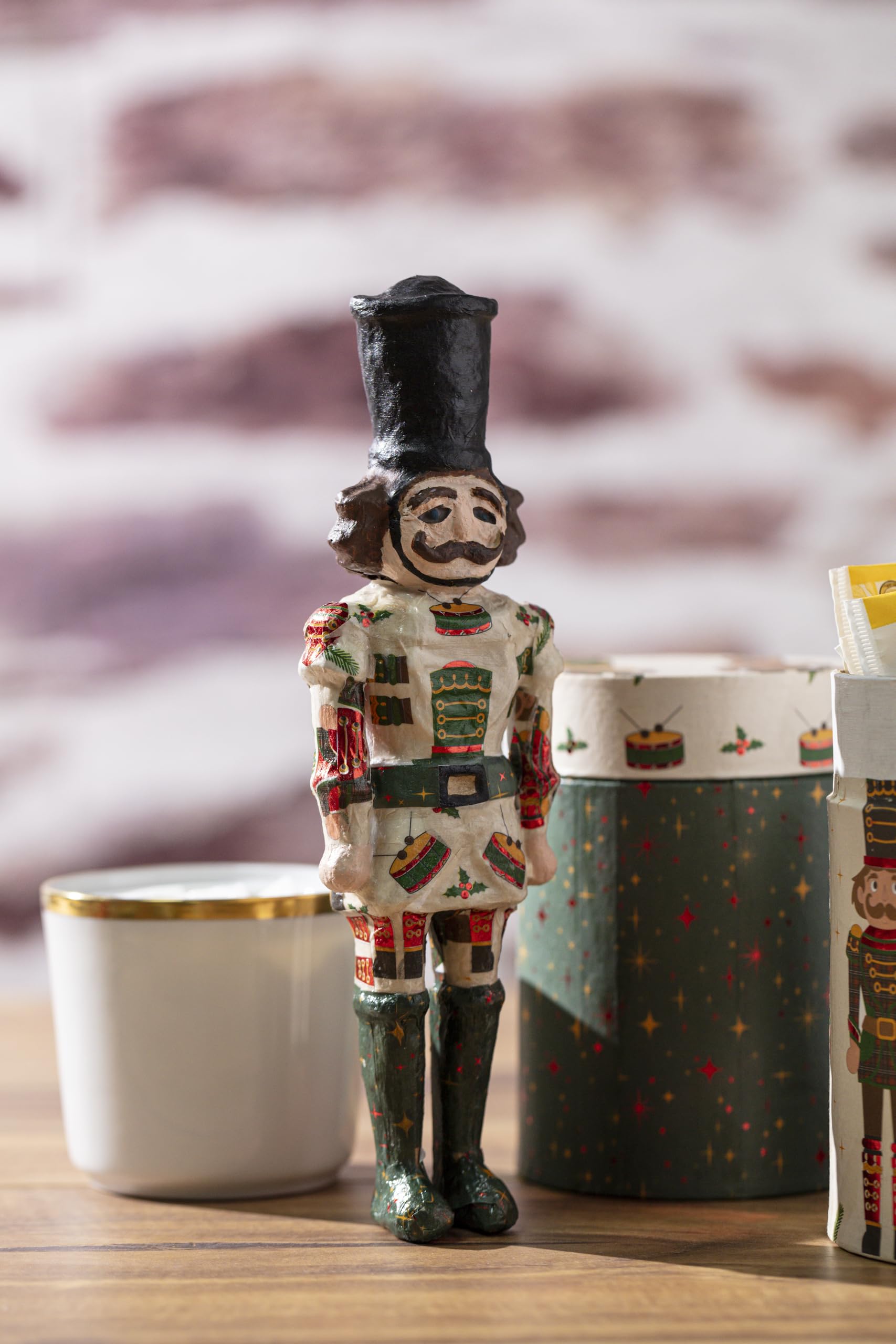 Decopatch SA239C Support Papier mâché 3,5x6,5x22 cm Bonhomme Casse-Noisette
