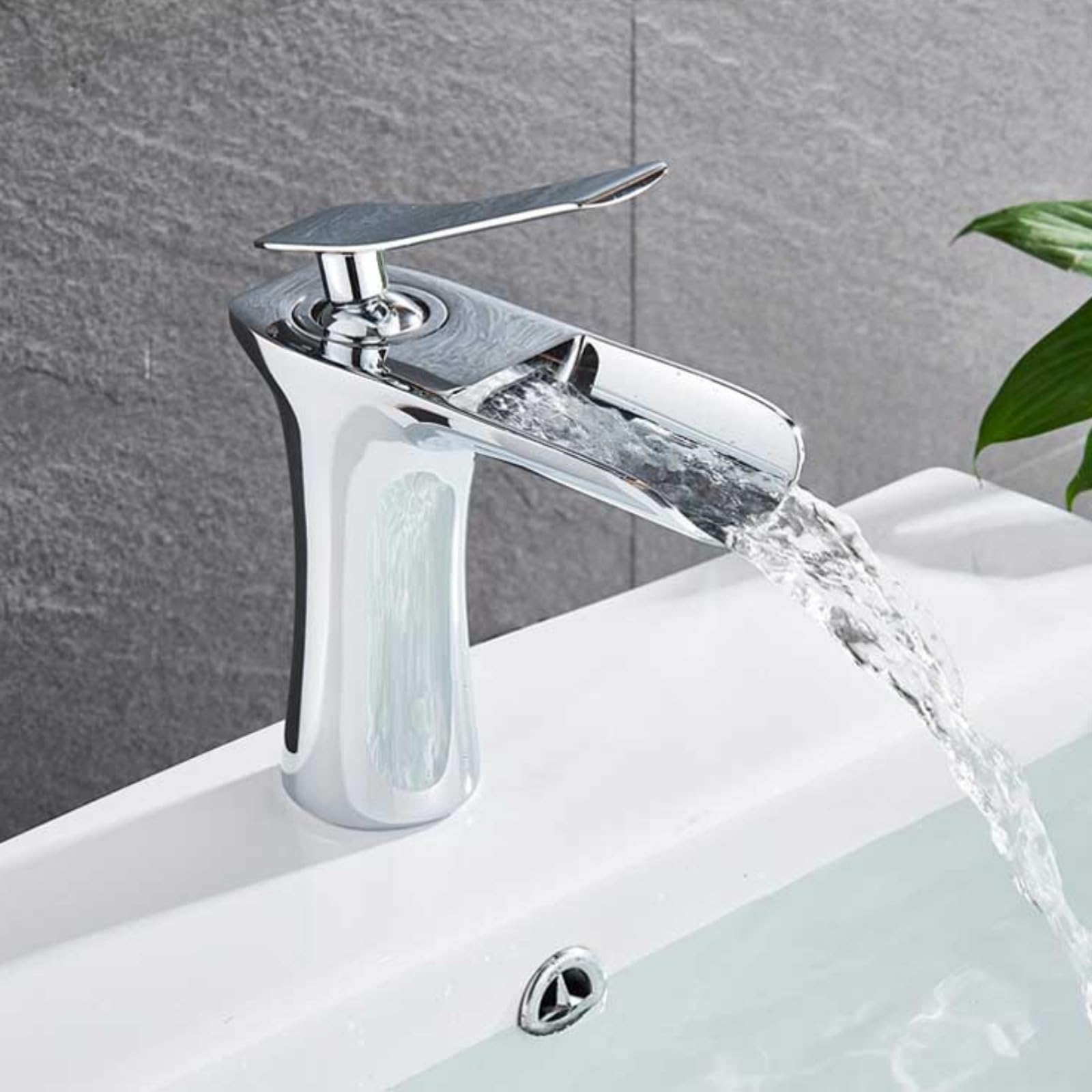 Rubinetto per lavabo a Cascata in Ottone Anticato, Miscelatore monocomando Cromato, Rubinetto per lavabo Elegante e Funzionale, Arredamento Moderno per la casa.