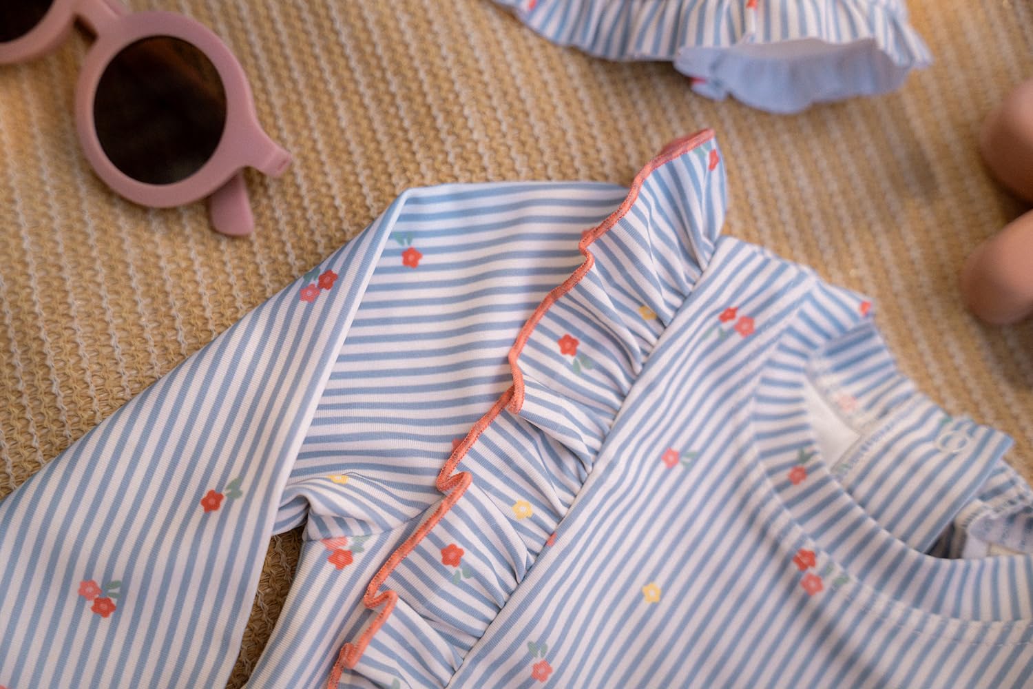 Little Dutch CL25038322 Schwimmshirt mit Rüschen Langarm - Sunny Flowers blau (Gr. 74/80)