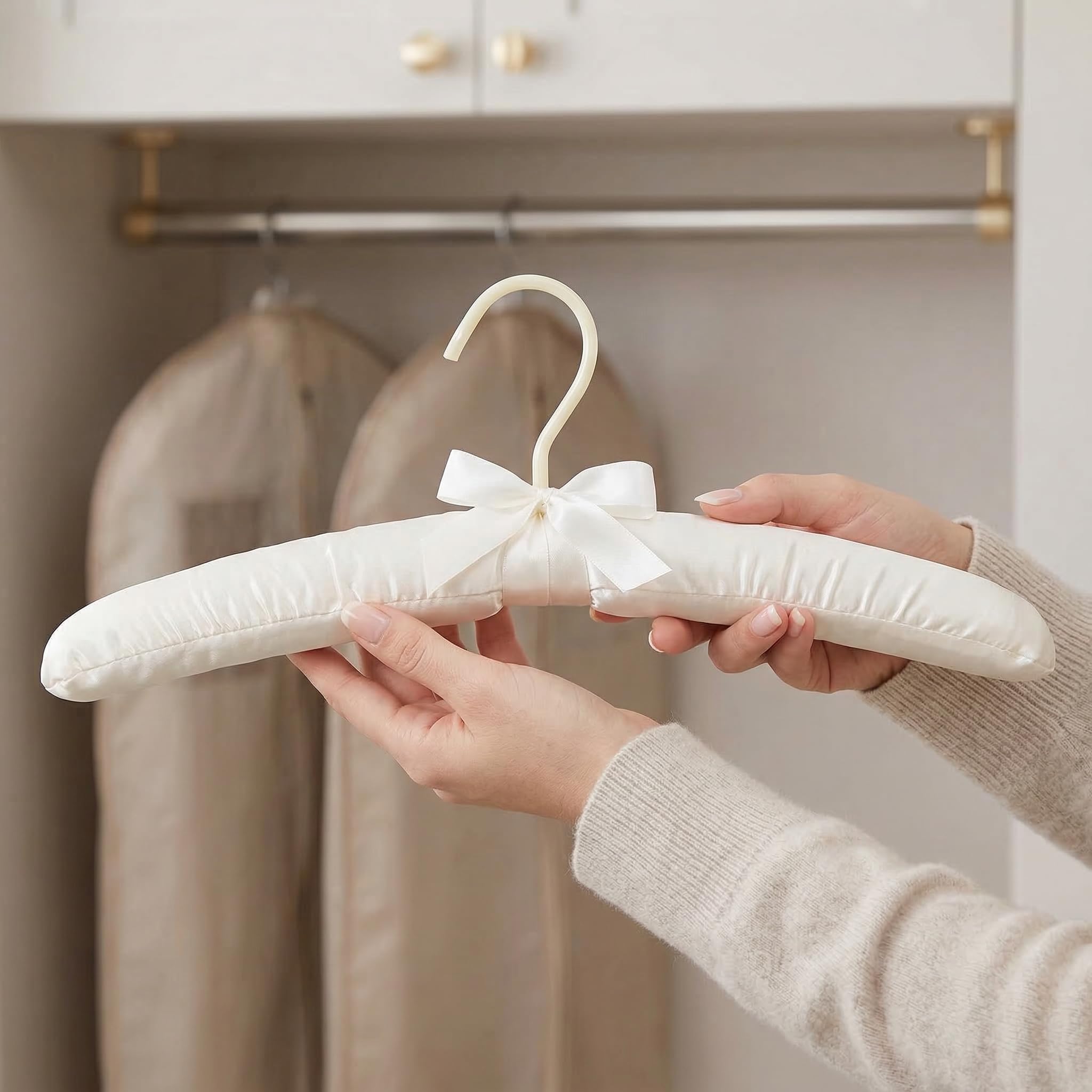 Tosnail 12 Stück Satin Gepolsterte Kleiderbügel, Schaumstoff Gepolsterte Kleiderbügel - Elfenbein