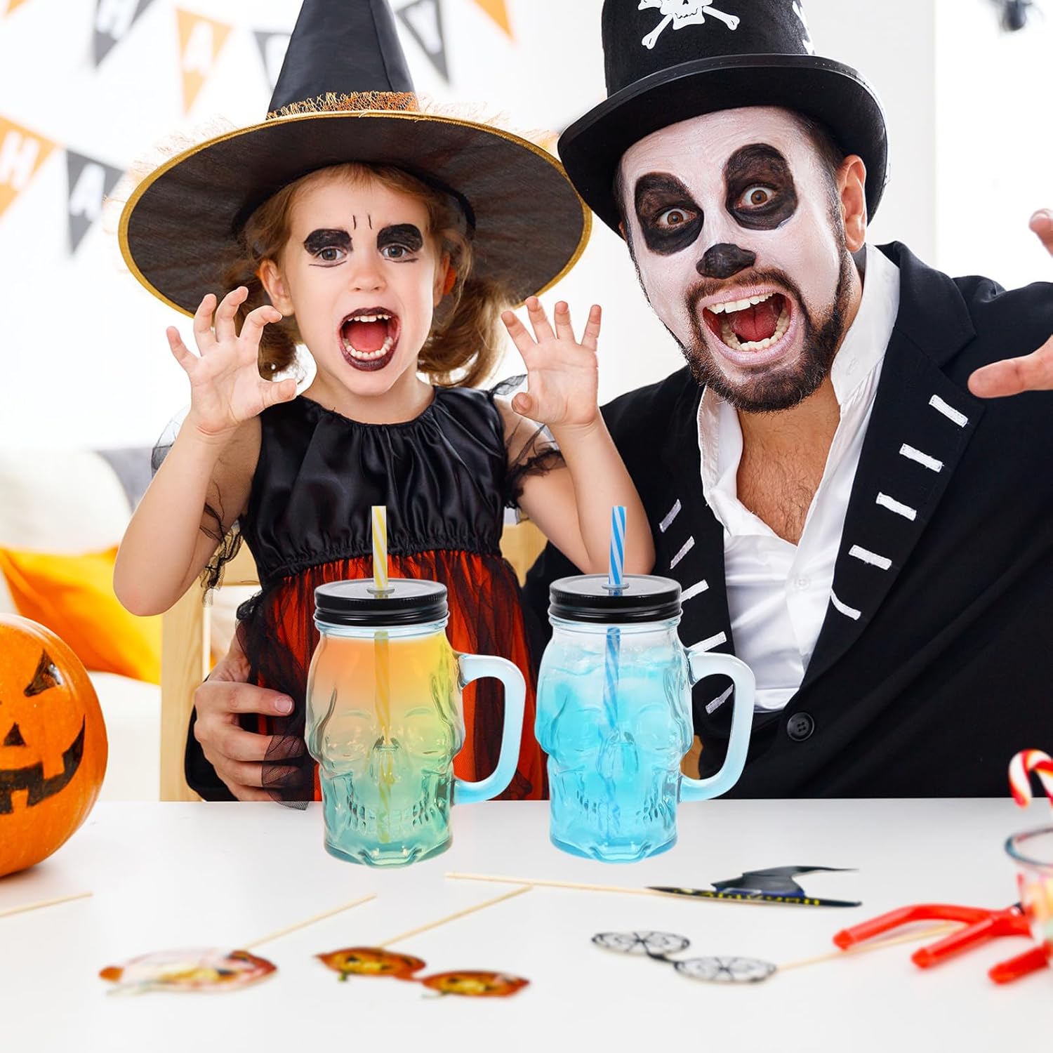 Ciieeo 2pcs Skull Gradient Glass Cups Party Glasses Handle for Halloween Spooky Drinks Home Bars and Parties Unique Design for Decoration and Gifting