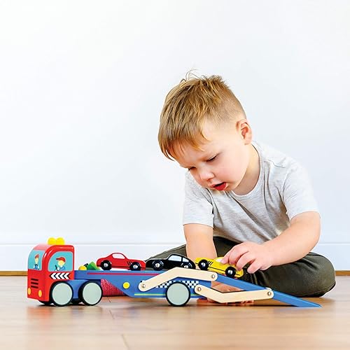 Miniatura 4 de Le Toy Van Motores, aviones y garajes, juego de transportador de autos de carreras, juguetes de madera de primera calidad para niños a partir de 3