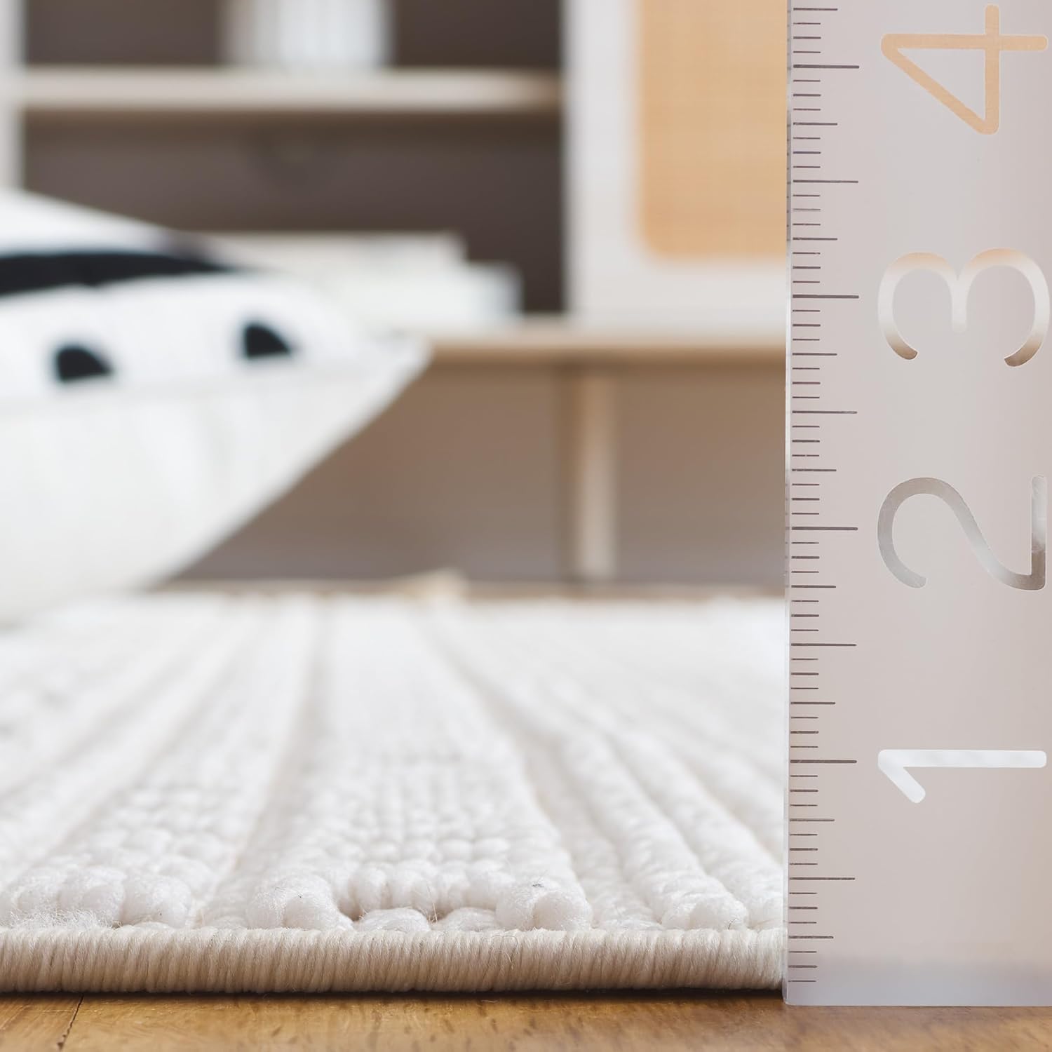 SAFAVIEH Camden Collection Runner Rug - 8' Runner, Ivory, Modern Design, Stain Resistant, Ideal for High Traffic Areas in Hallway, Bathroom & Kitchen (CAD652A-28)