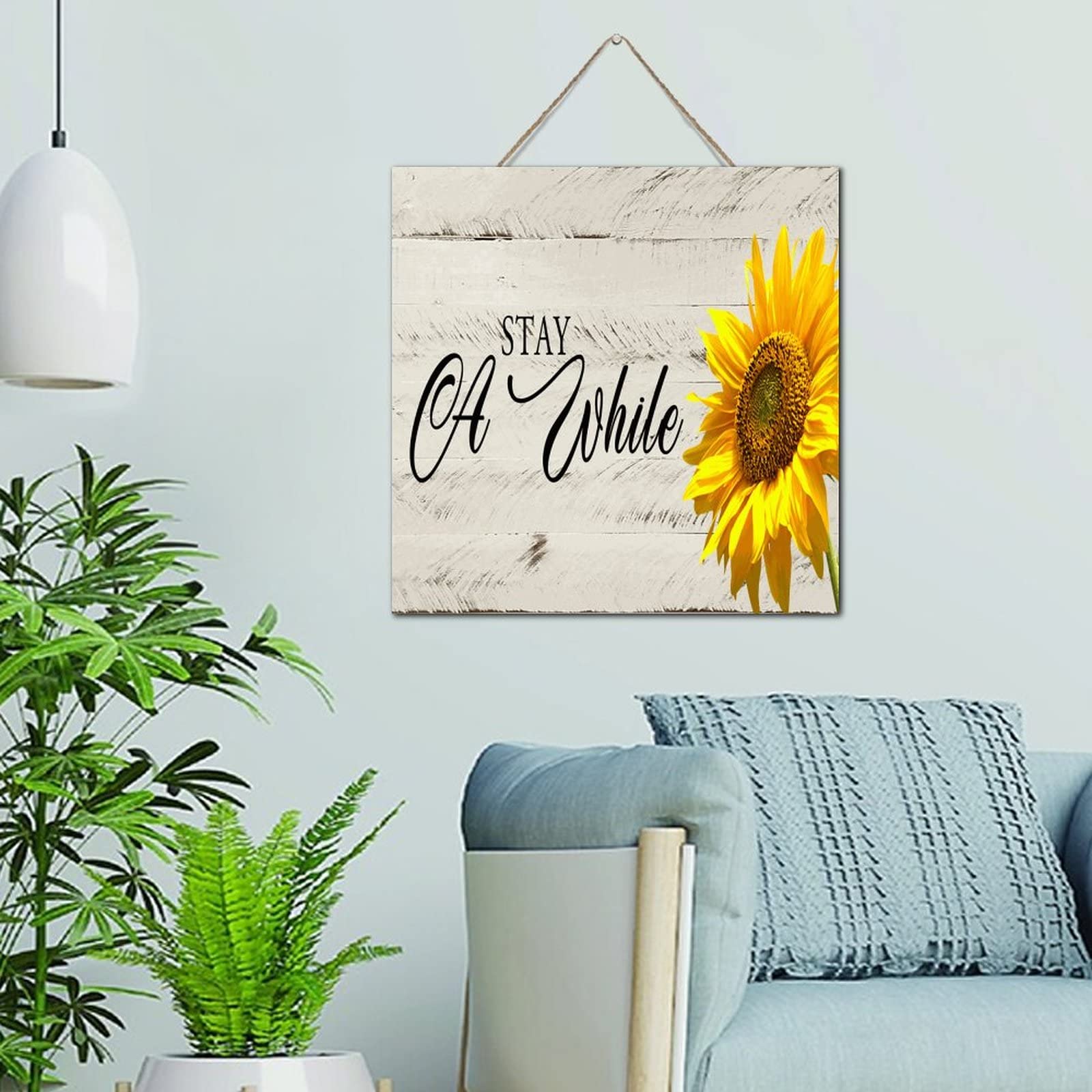 Plaque en bois citation Stay A While pour un esprit de maison accueillant