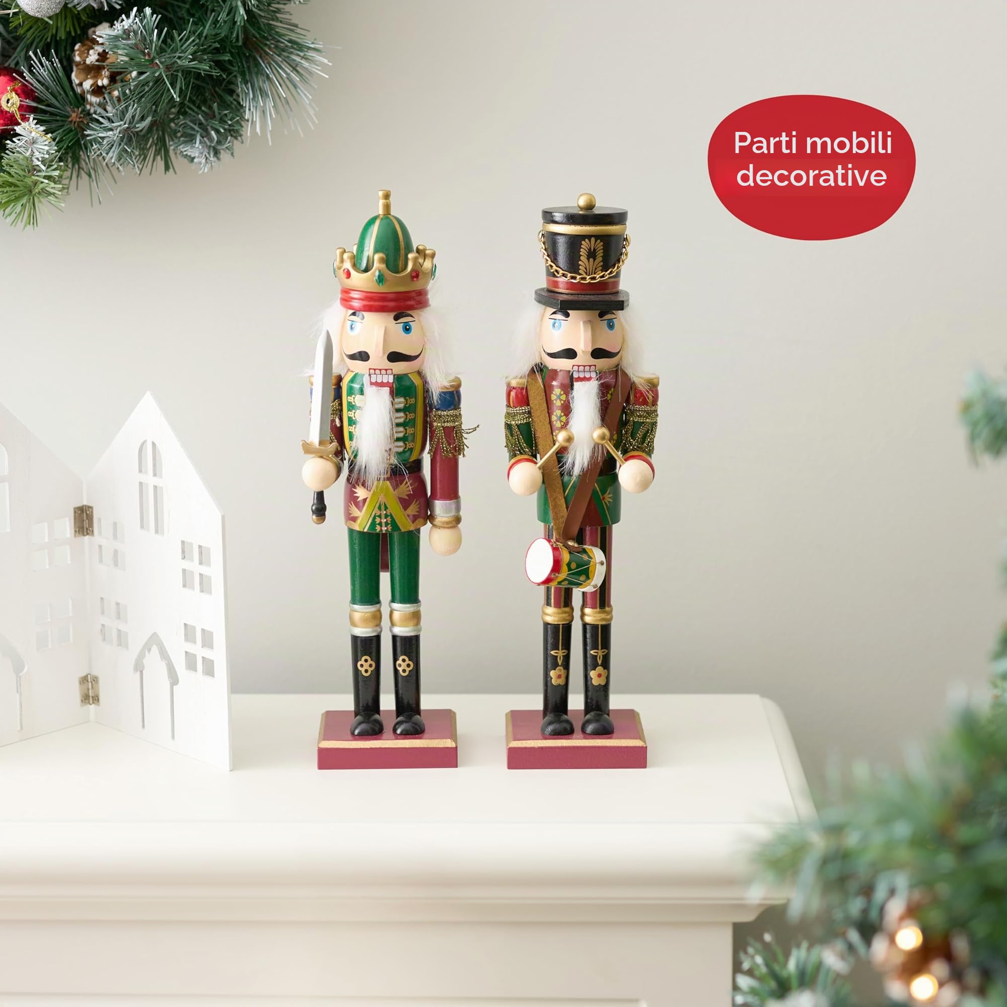 THE TWIDDLERS 2 Schiaccianoci Natale in Legno (30cm) – Soldatini Decorativi Dipinti a Mano – Set Soldato con Spada e Tamburo – Decorazione Natalizia Classica per Camino, Tavola e Mensole – Rosso e Oro