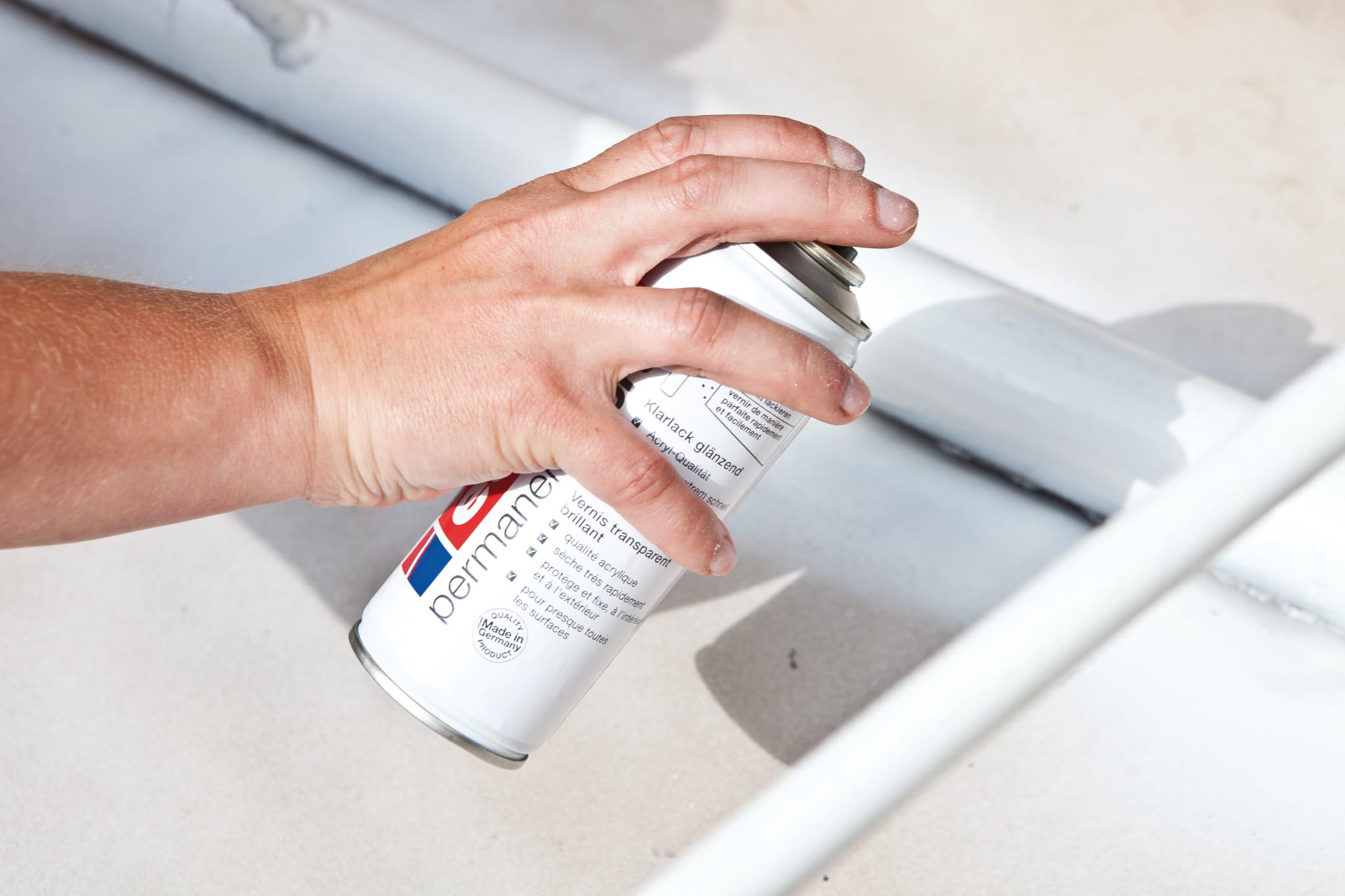 edding 5200 Permanent Spray - verkehrsweiß matt - 6x 200 ml - Acryllack zum Lackieren und Dekorieren von Glas, Metall, Holz, Keramik, Kunststoff, Leinwand - Lackspray, Acrylspray
