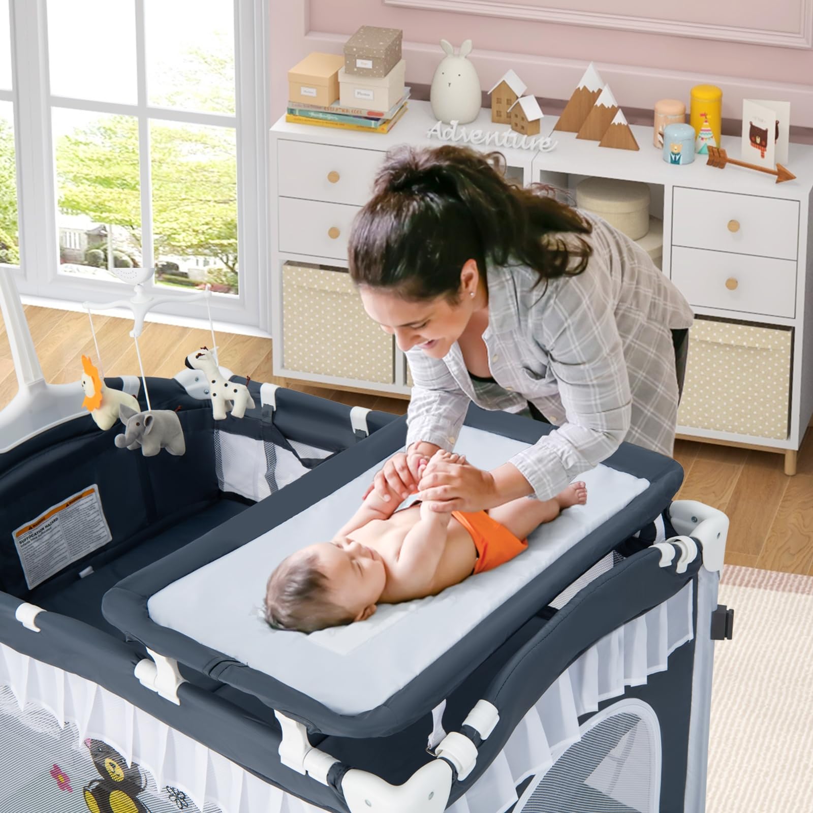 LIFEZEAL 4 en 1 Lit Bébé Evolutif avec Baldaquin, Lit Parapluie Bebe Pliable avec Matelas et Table à Langer, Lit Bebe 0-36 Mois avec Sac de Rangement (Gris)