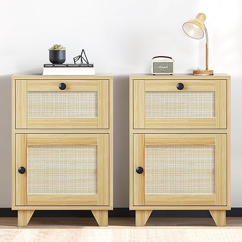 Miniatura 8 de Juego de 2 mesitas de noche mesa auxiliar con puertas decoradas de ratán hechas a mano mesa auxiliar moderna con cajón de almacenamiento de ratán y