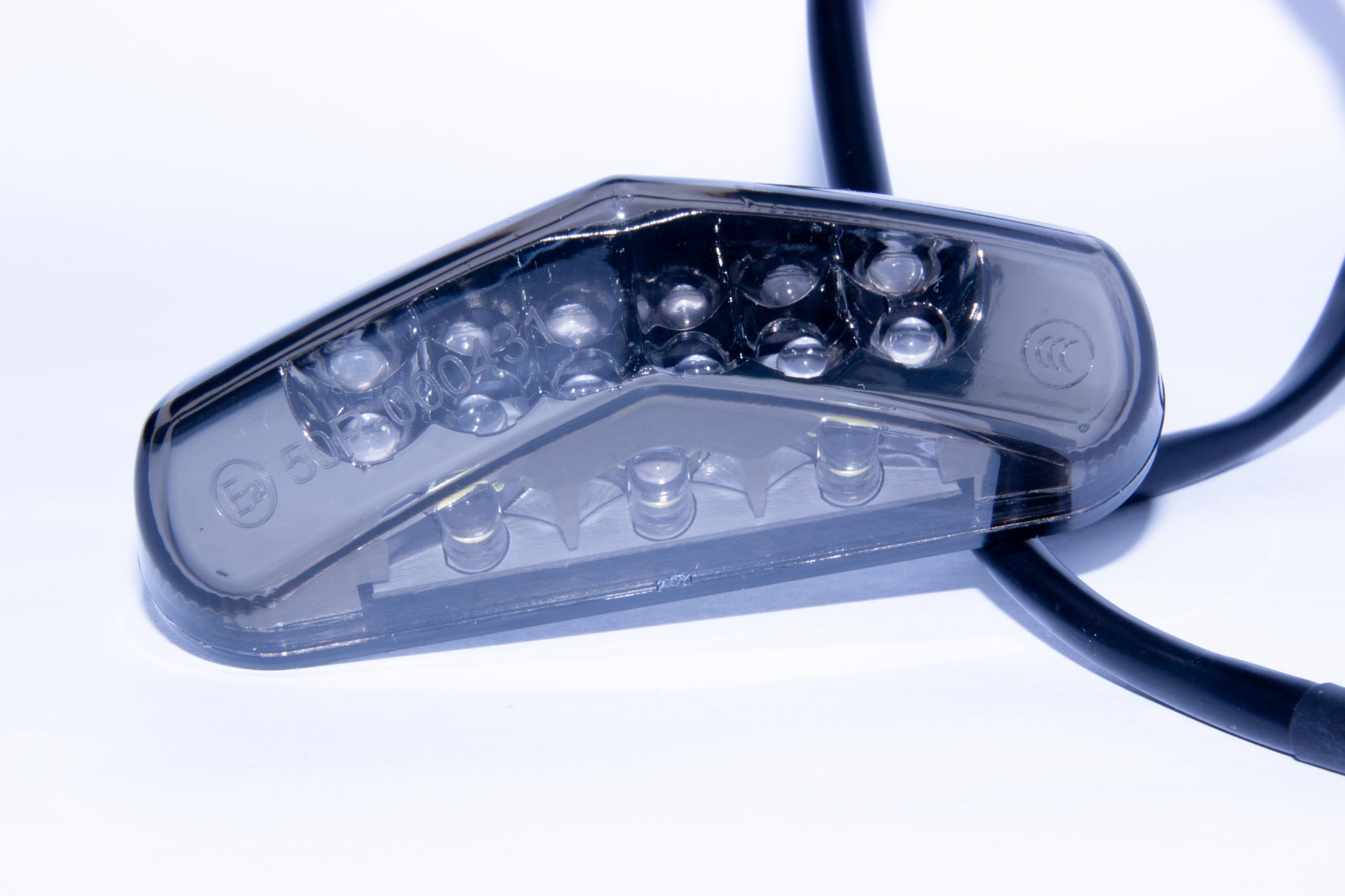 Generisch Fanale posteriore a LED universale per moto, omologato e con illuminazione targa integrata