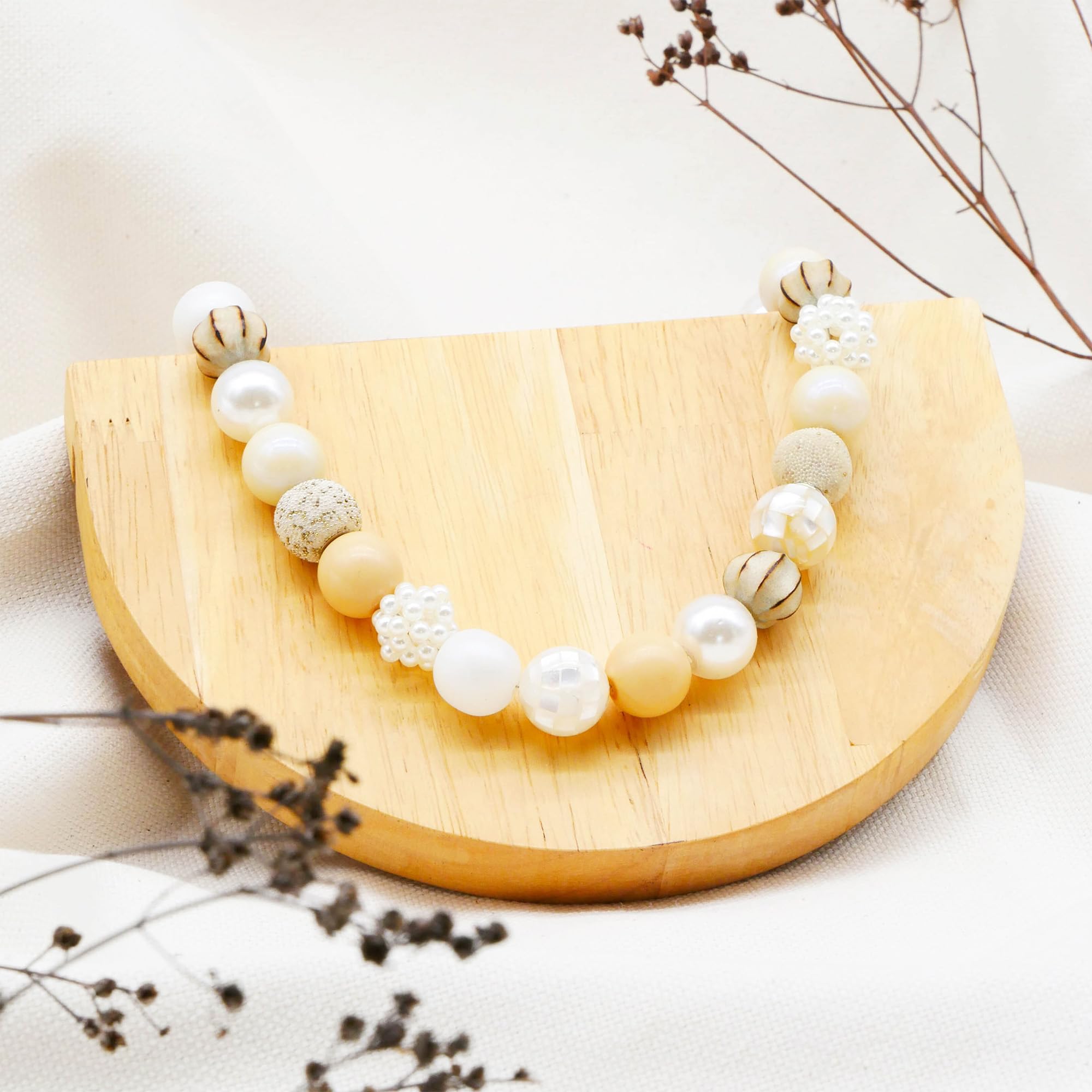 Perlenkette Damen 45 cm lang Statement Kette Beige in Boho Style | Handmade Ketten aus Perlen Choker Halskette Schmuck Beads Perlenkette Frauen off white beige stilvoller Blickfang