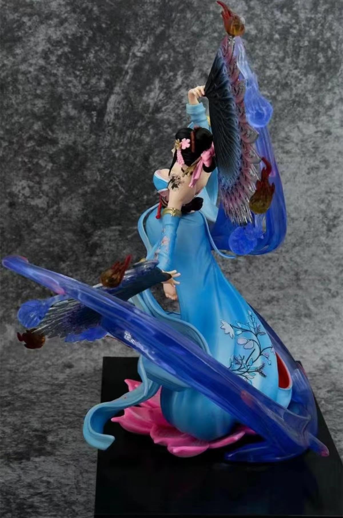 Amazon | ワンピースGK青いライオンロビンフィギュア歌舞伎共鳴34