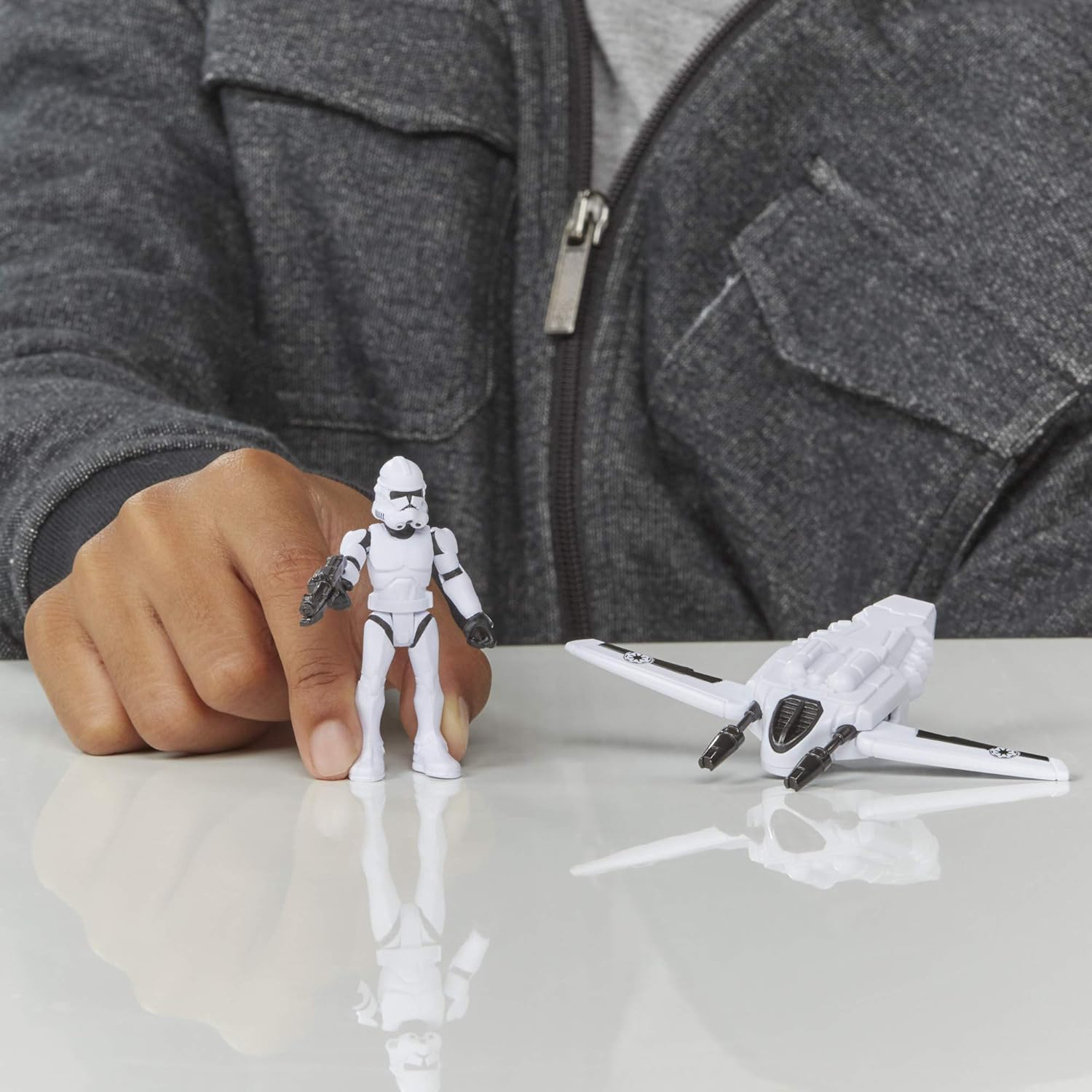 STAR WARS Mission Fleet Gear Class Clone Trooper Arena Rescue 2.5-Inch-Scale Figure and Vehicle, Toys for Kids Ages 4 and Up