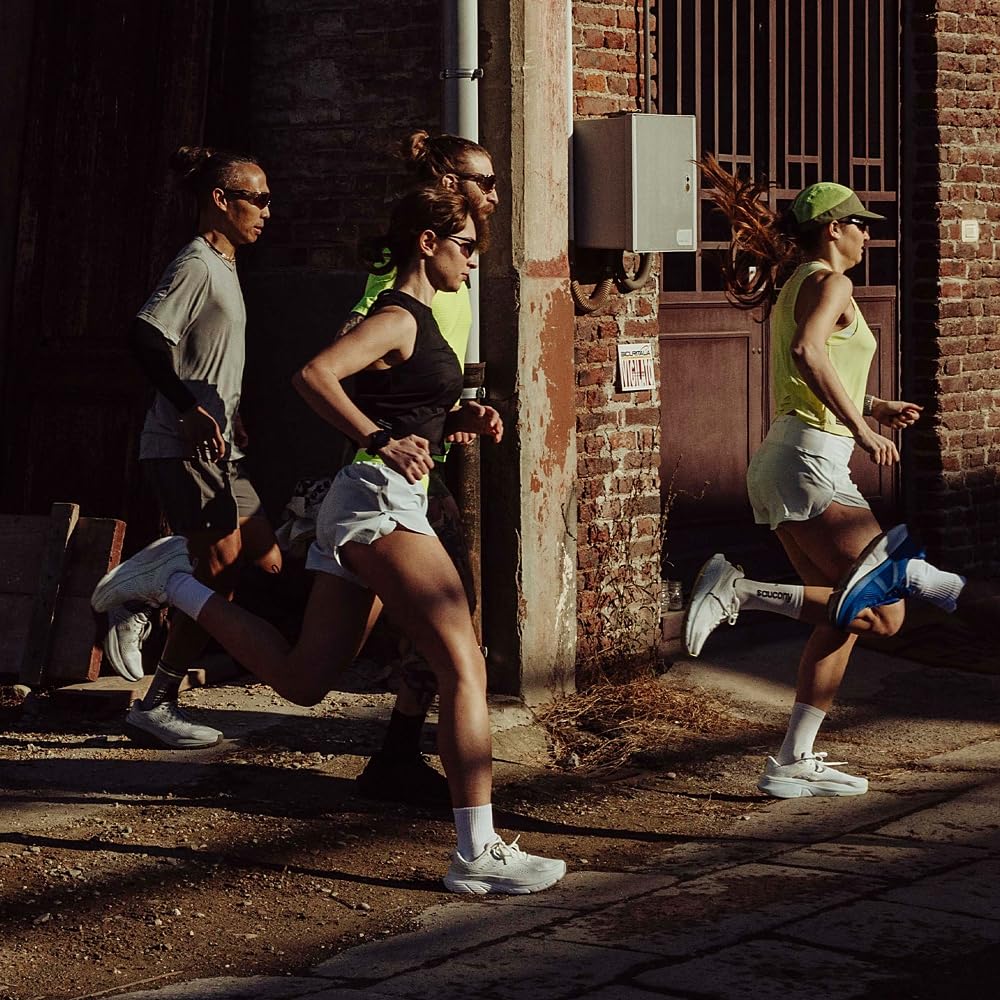 Saucony Men's Guide 18 Sneaker, Black/White, 12