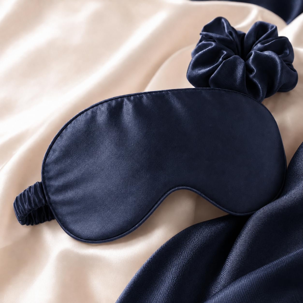 Schlafset | Schlafmaske und Haar Scrunchie Set aus 100% Maulbeerseide, 22 Momme | Blickdicht, hautschonend, schützt vor Haarbruch | Nachtblau | Silk Sleep Mask Set