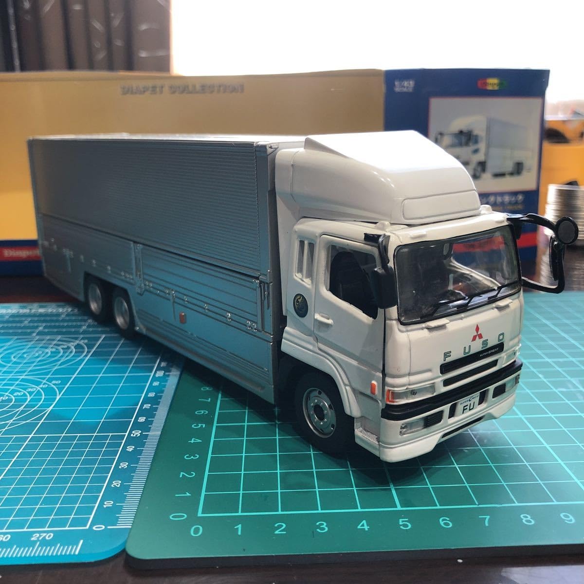 ダイキャストモデル_24年型スーパーグレート、1/43スケール 三菱ふそう