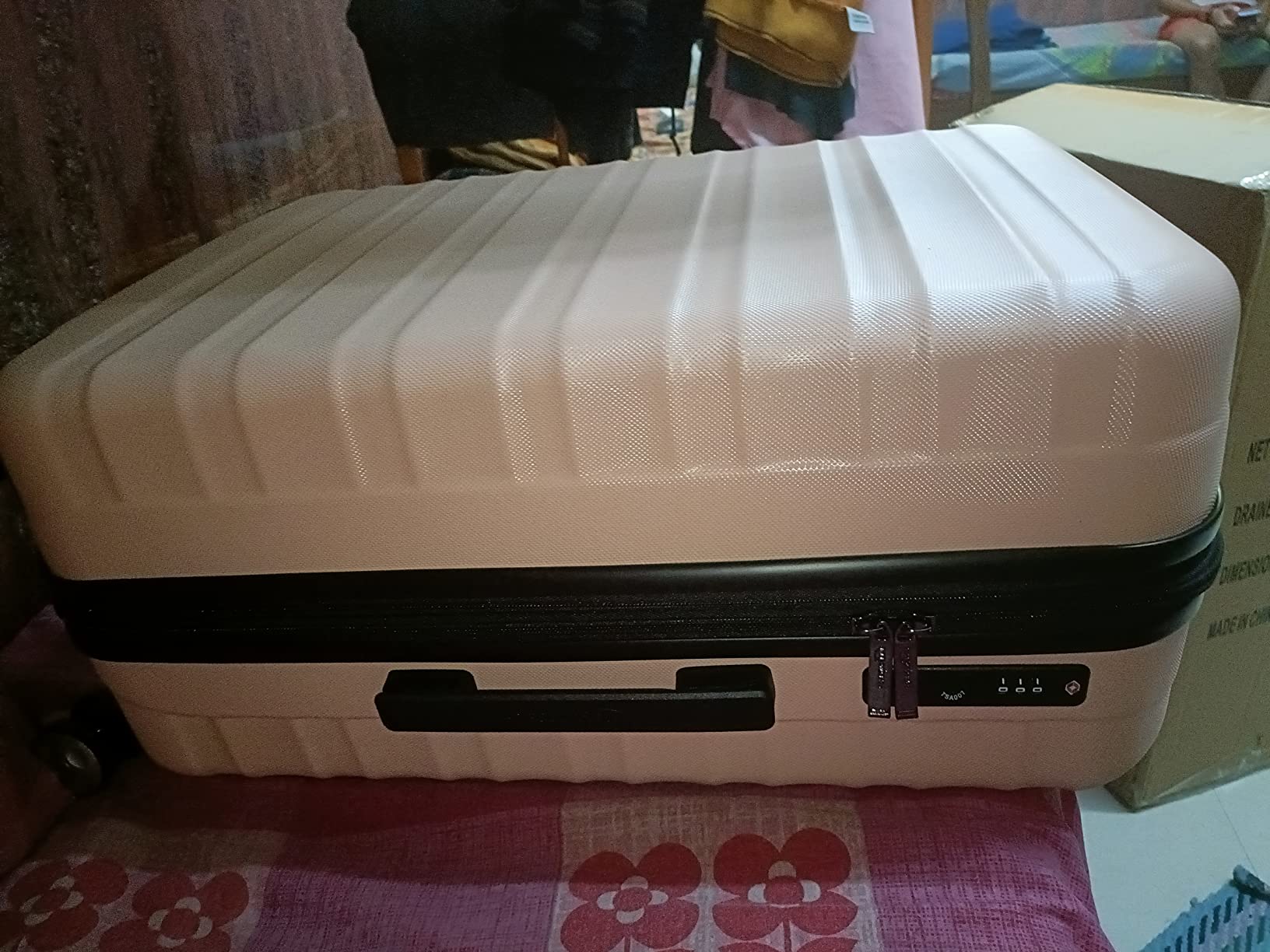 AmazonBasics Premium Hardside Spinner Trolley Bags 24Inch, Pink