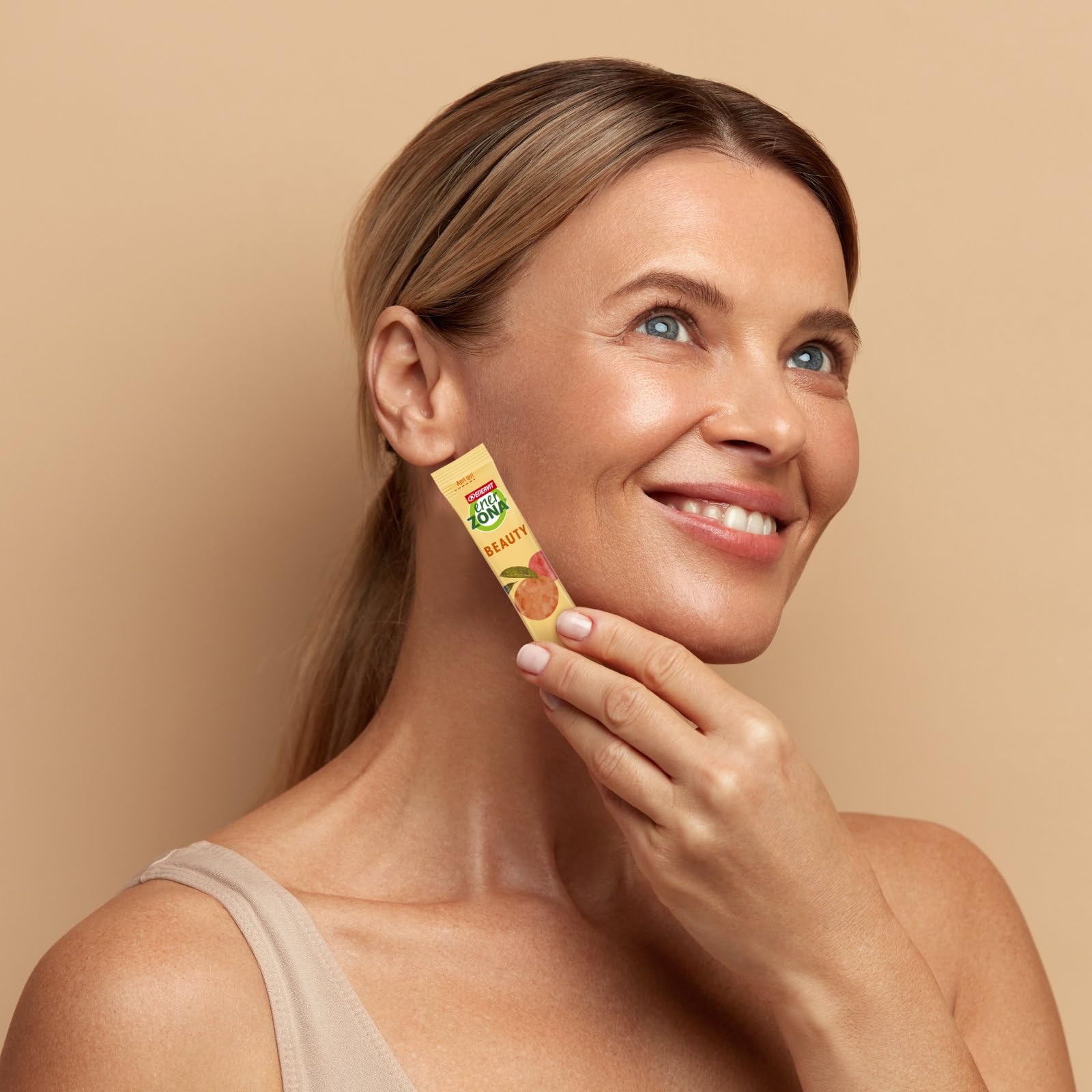 Enervit EnerZona Care Beauty, Integratore Alimentare con Collagene Idrolizzato VERISOL, Formazione di Collagene, 20 Bustine, Zero Zuccheri e Zero Calorie, Gusto Mango e Arancia, Senza Glutine